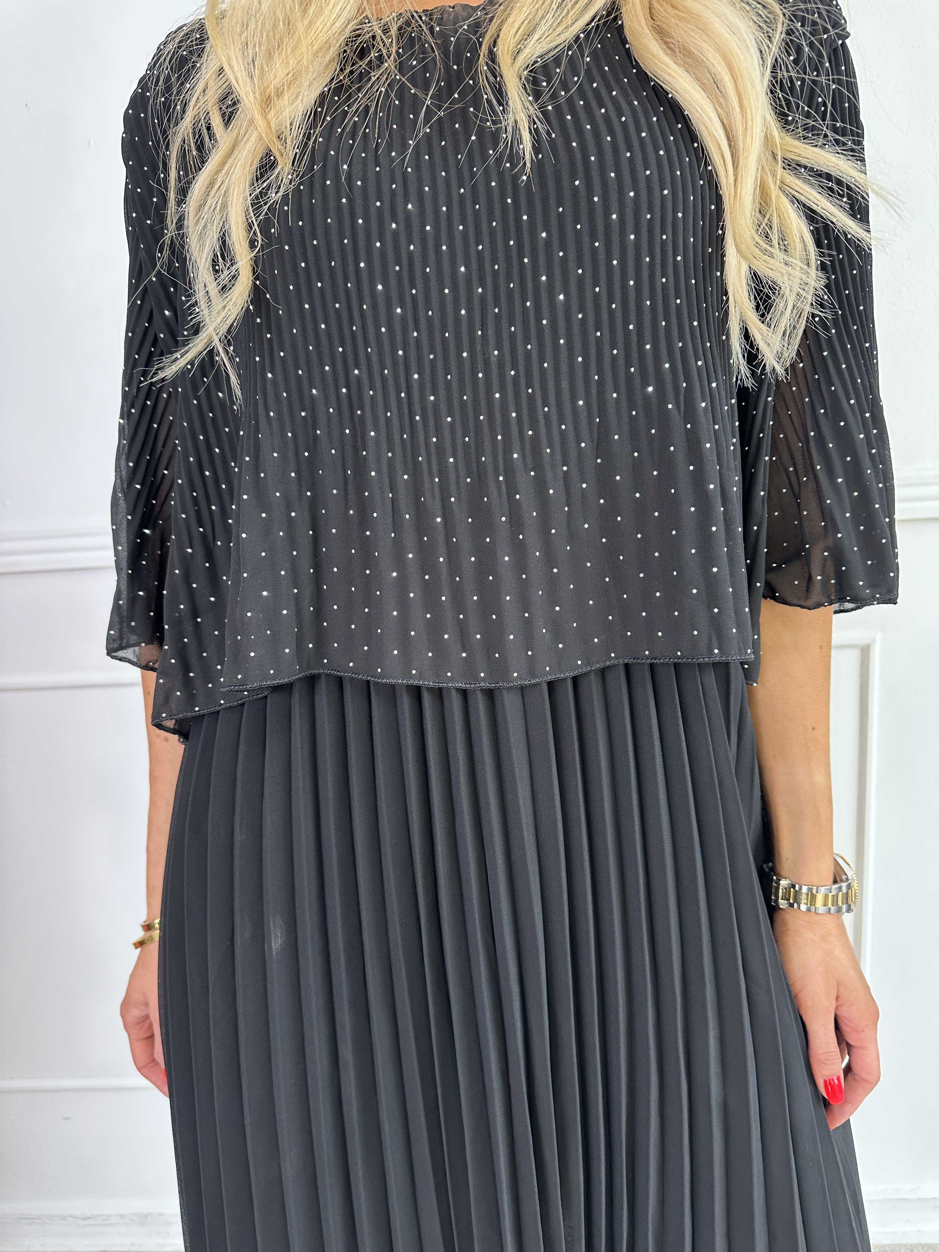 Kristina Crystal - Plisseret kjole i chiffon pyntet med similisten og flæselag