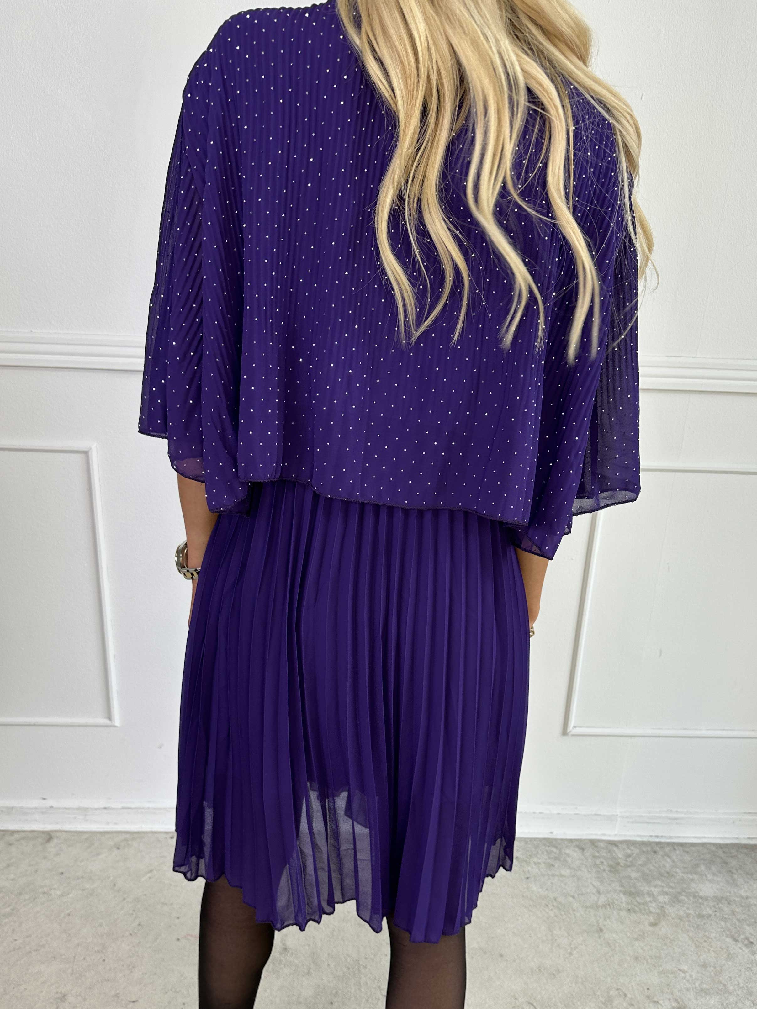 Kristina Crystal - Plisseret kjole i chiffon pyntet med similisten og flæselag