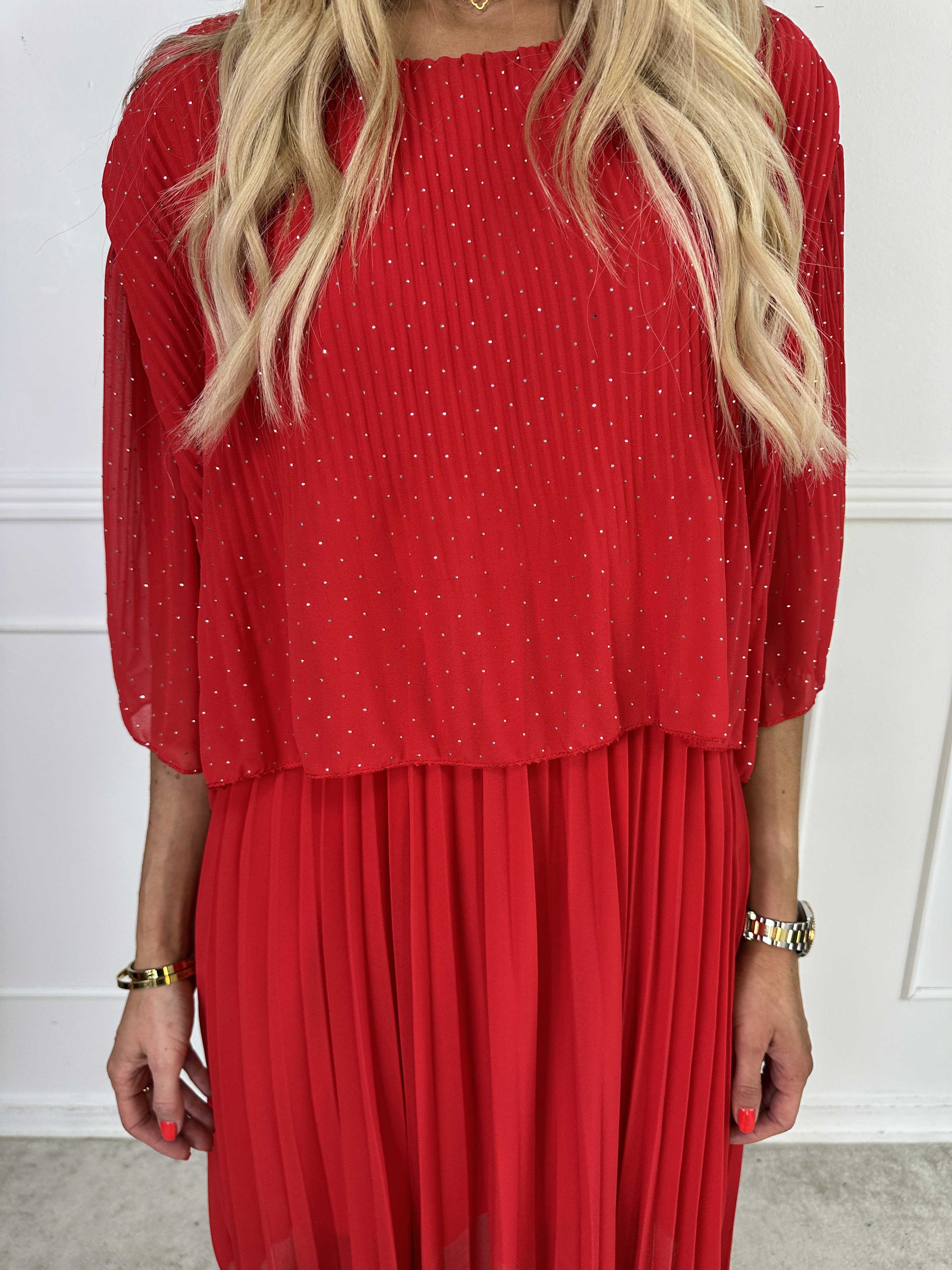 Kristina Crystal - Plisseret kjole i chiffon pyntet med similisten og flæselag