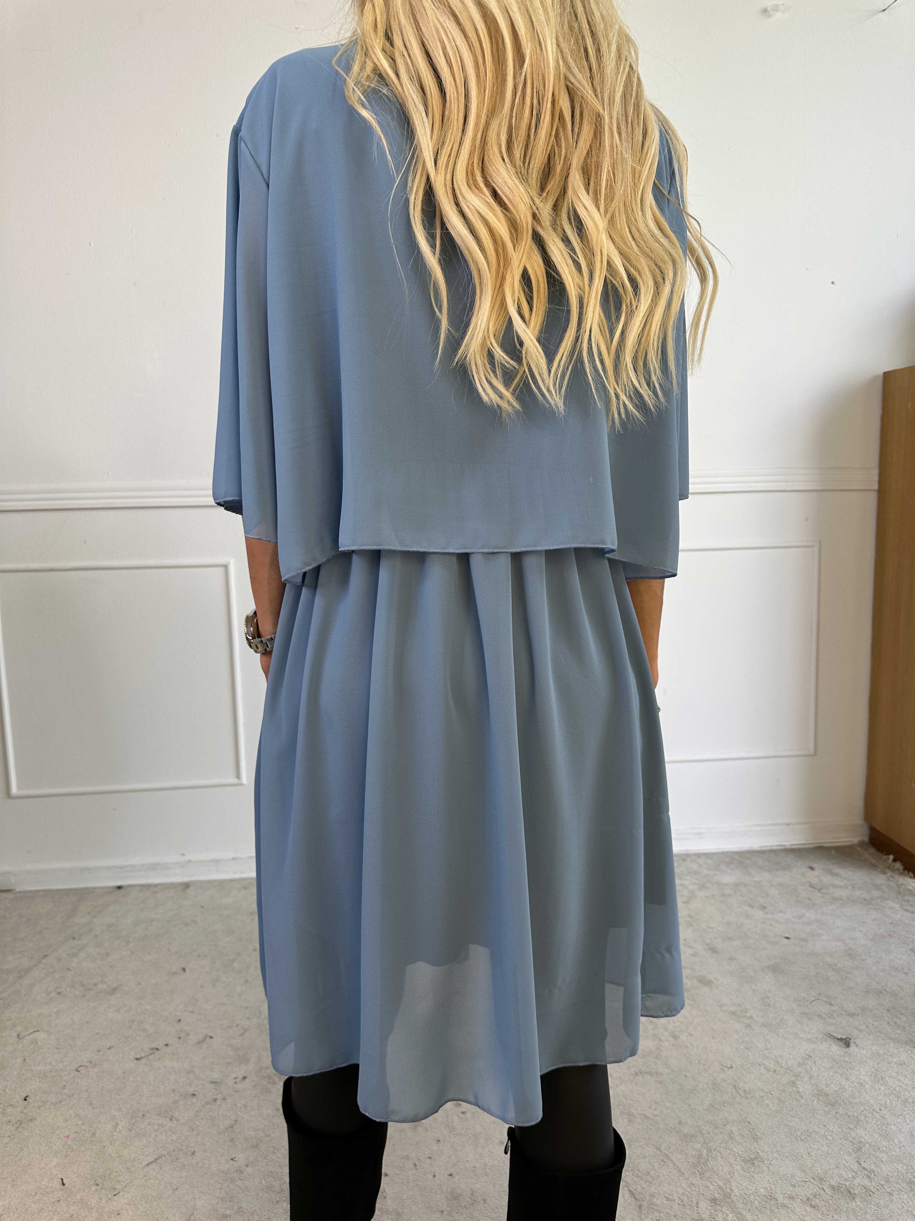 Kristina Plain - Sød plain kjole i chiffon med flæselag