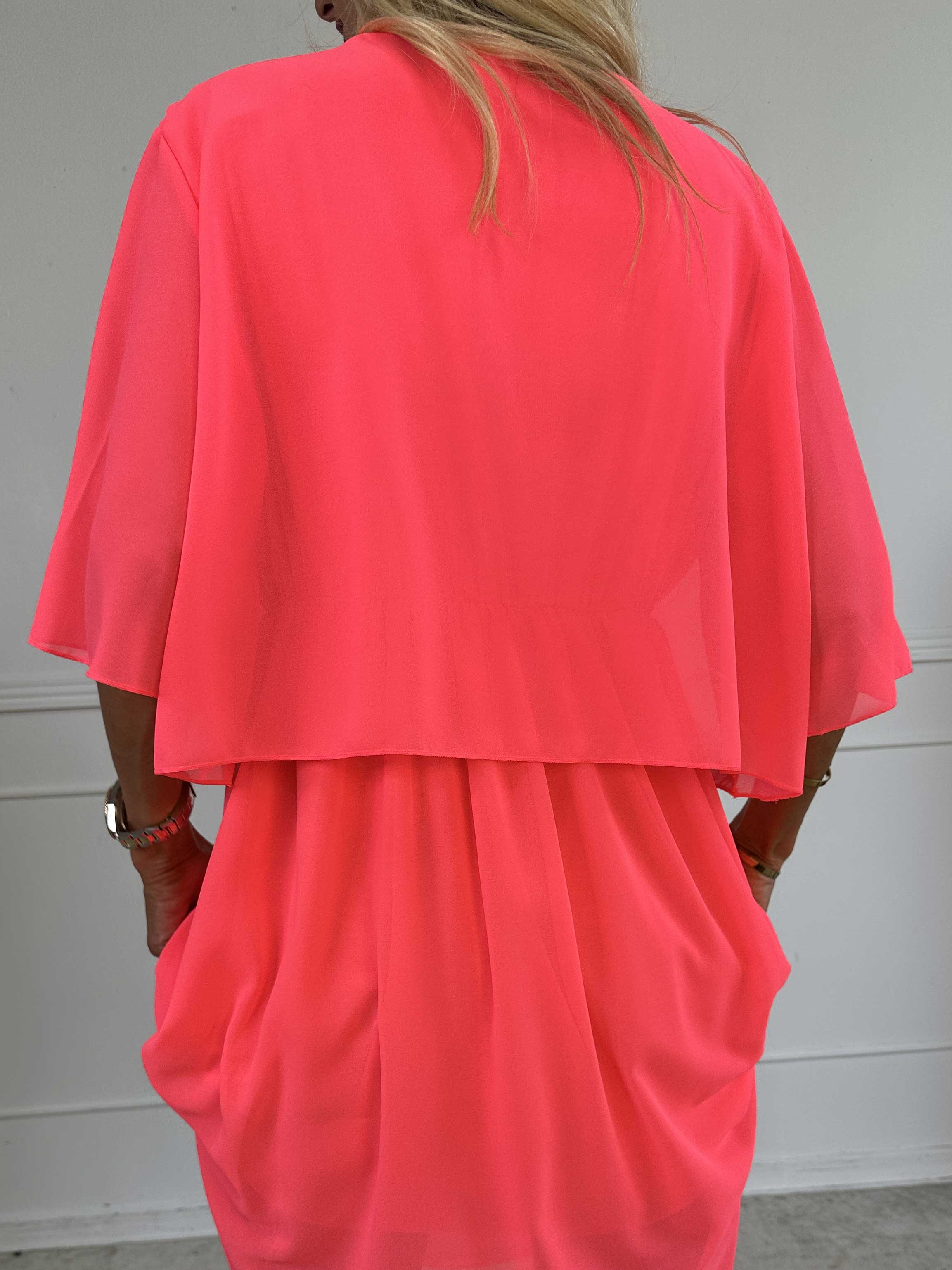 Kristina Plain - Sød plain kjole i chiffon med flæselag