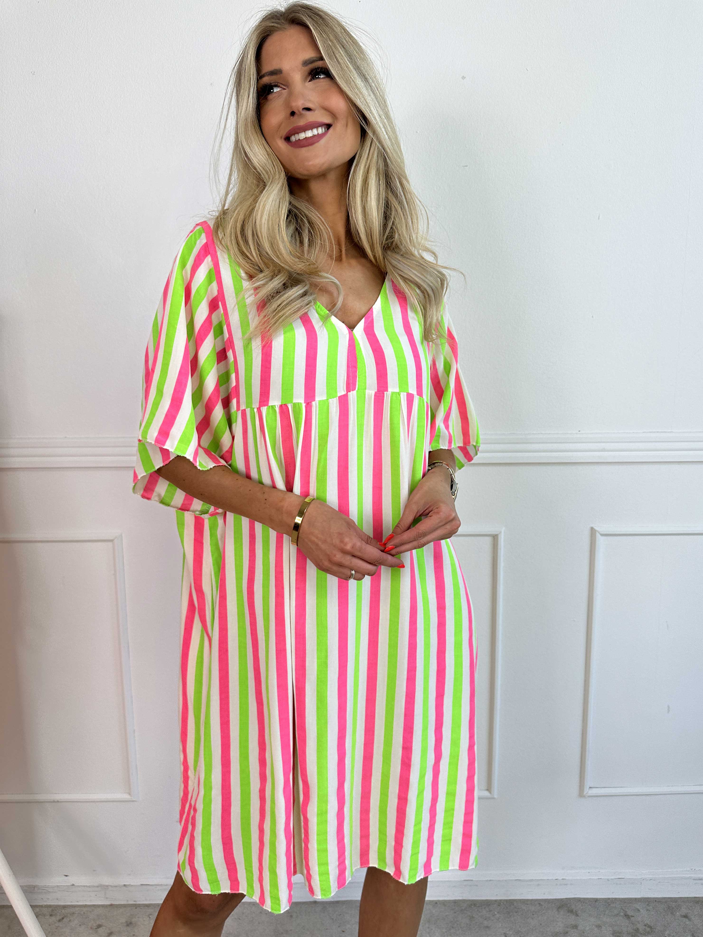 Leto - Sød viskosekjole med farvede striber