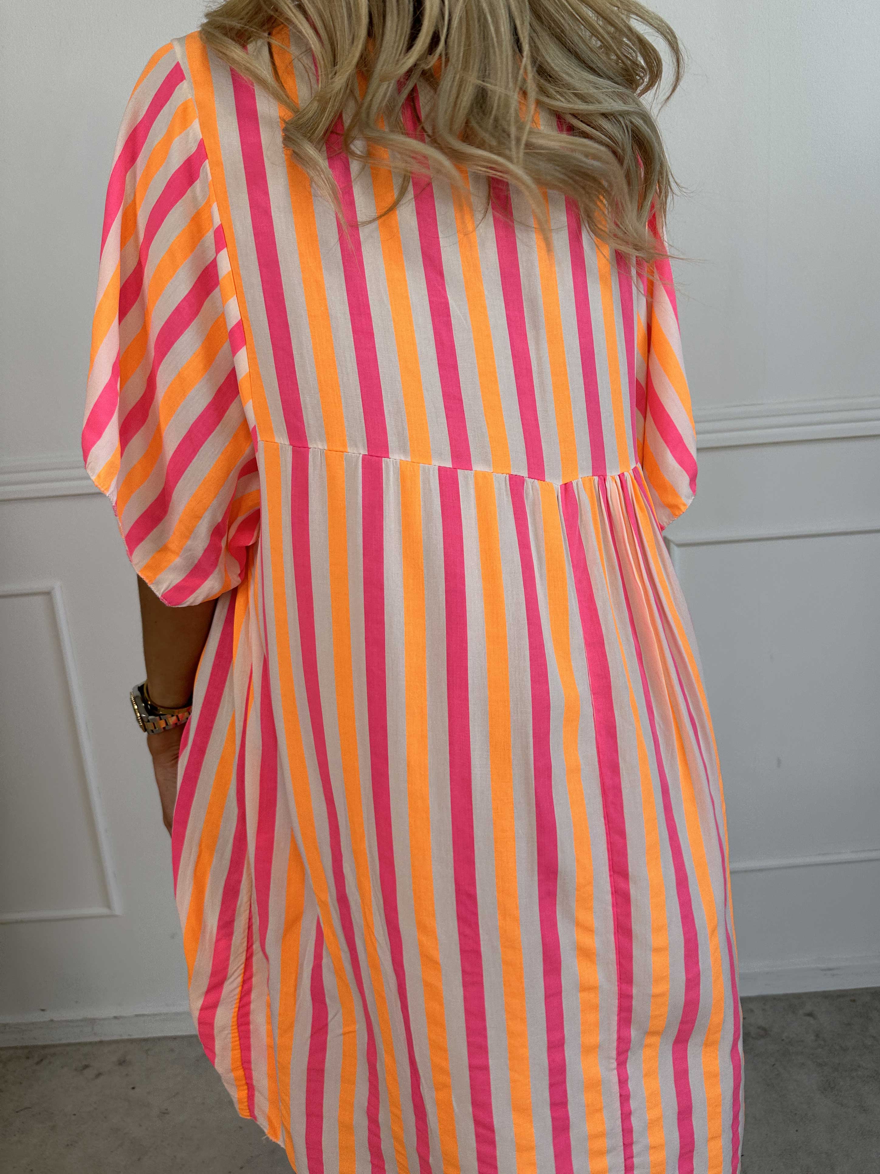 Leto - Sød viskosekjole med farvede striber