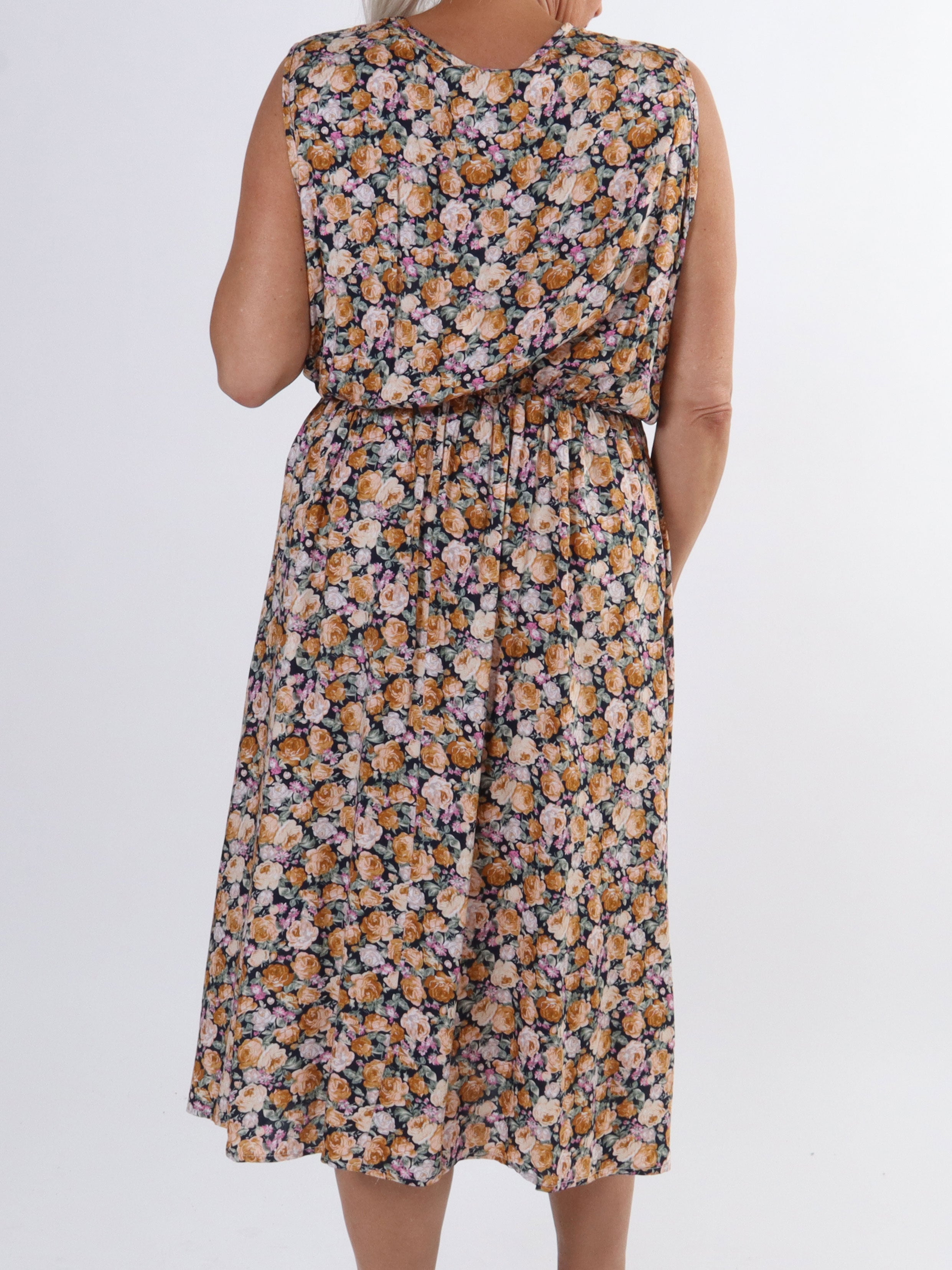 Liv - Sød kjole i småt blomsterprint