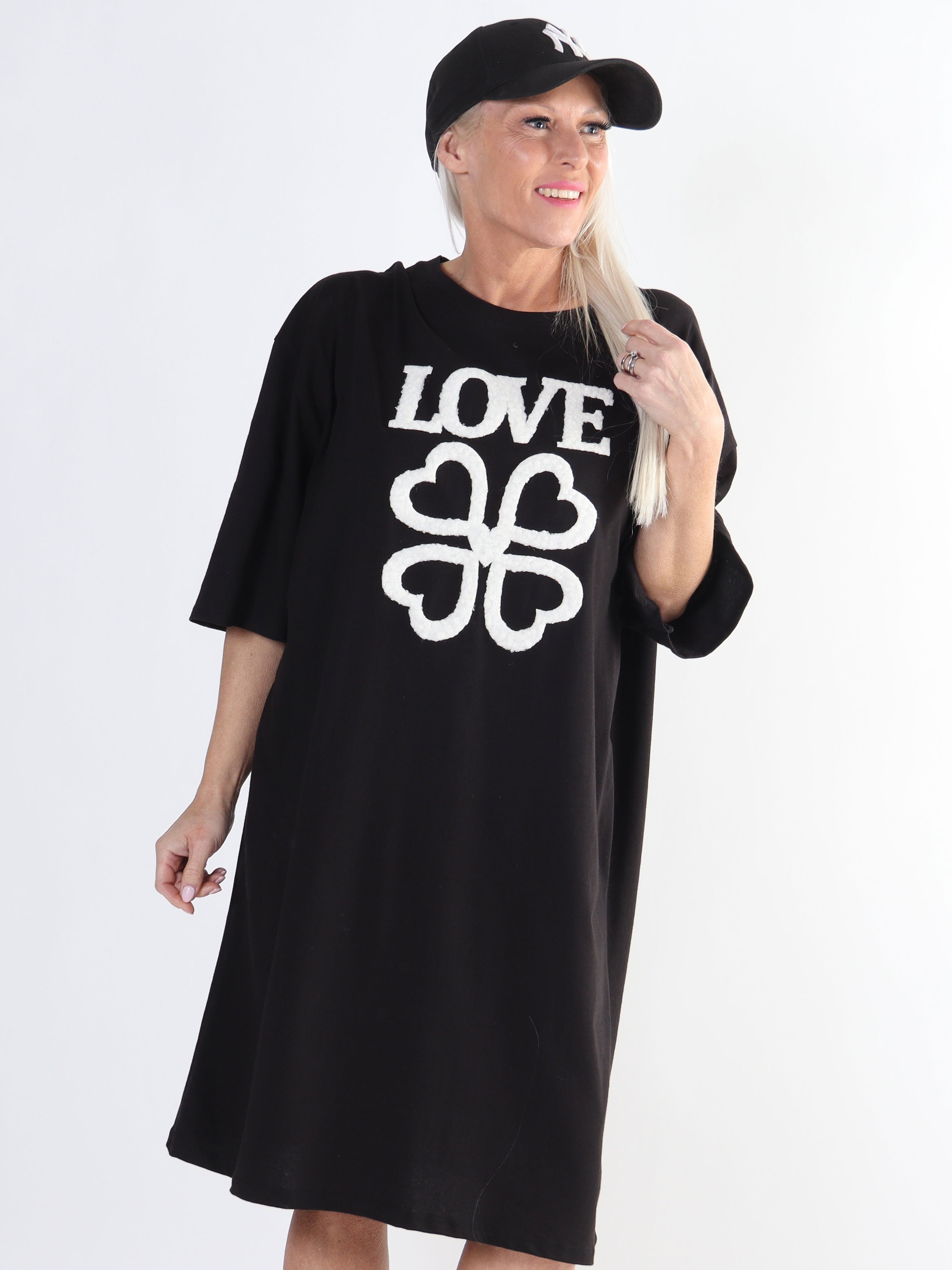 Love - Plus size t-shirtkjole i bomuld med skrift og hjerter