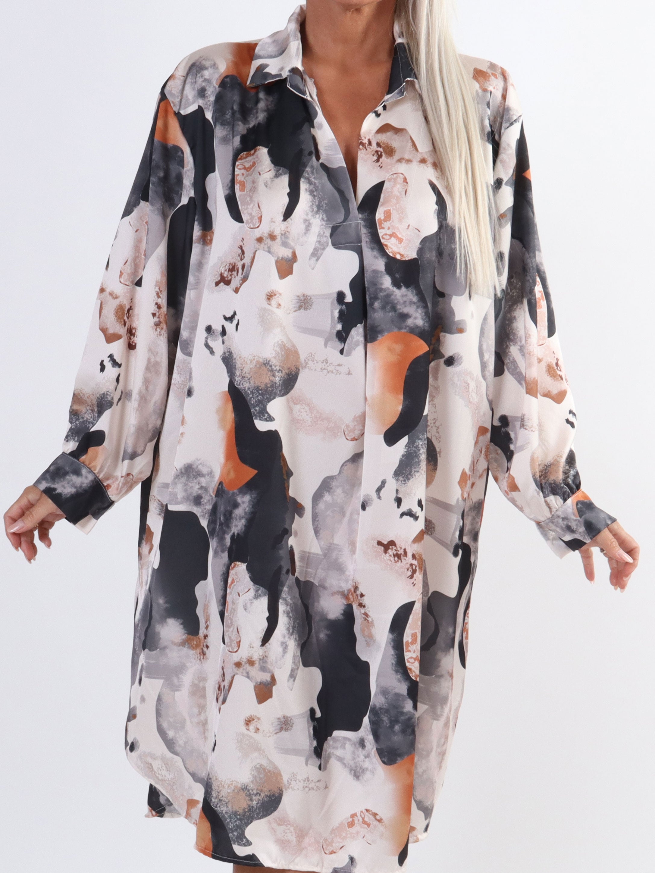 Lyng - Plus size kjole i silkelook med skjortekrave