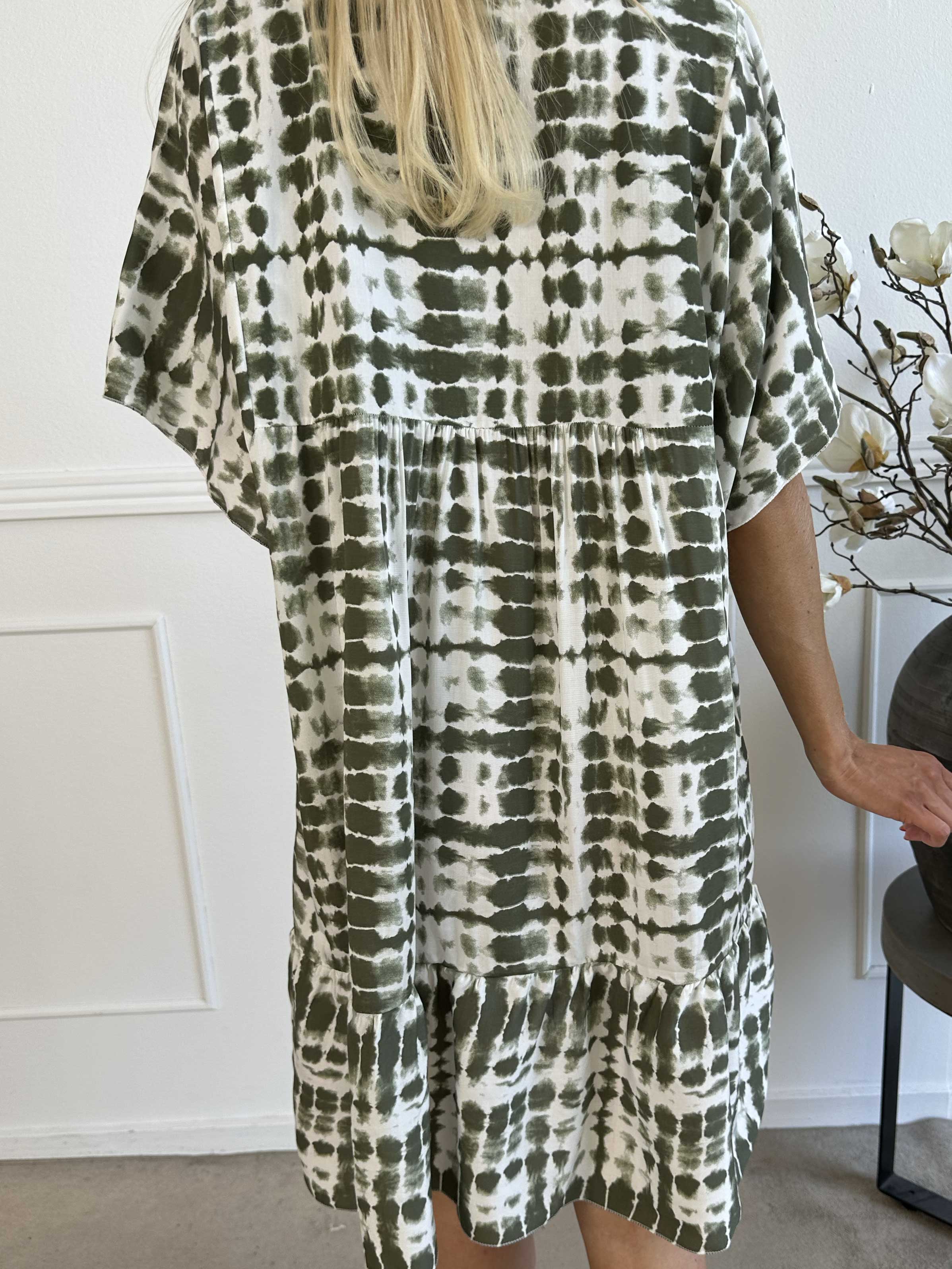 Lyon - Sød tunikakjole i viskose med batikmønster