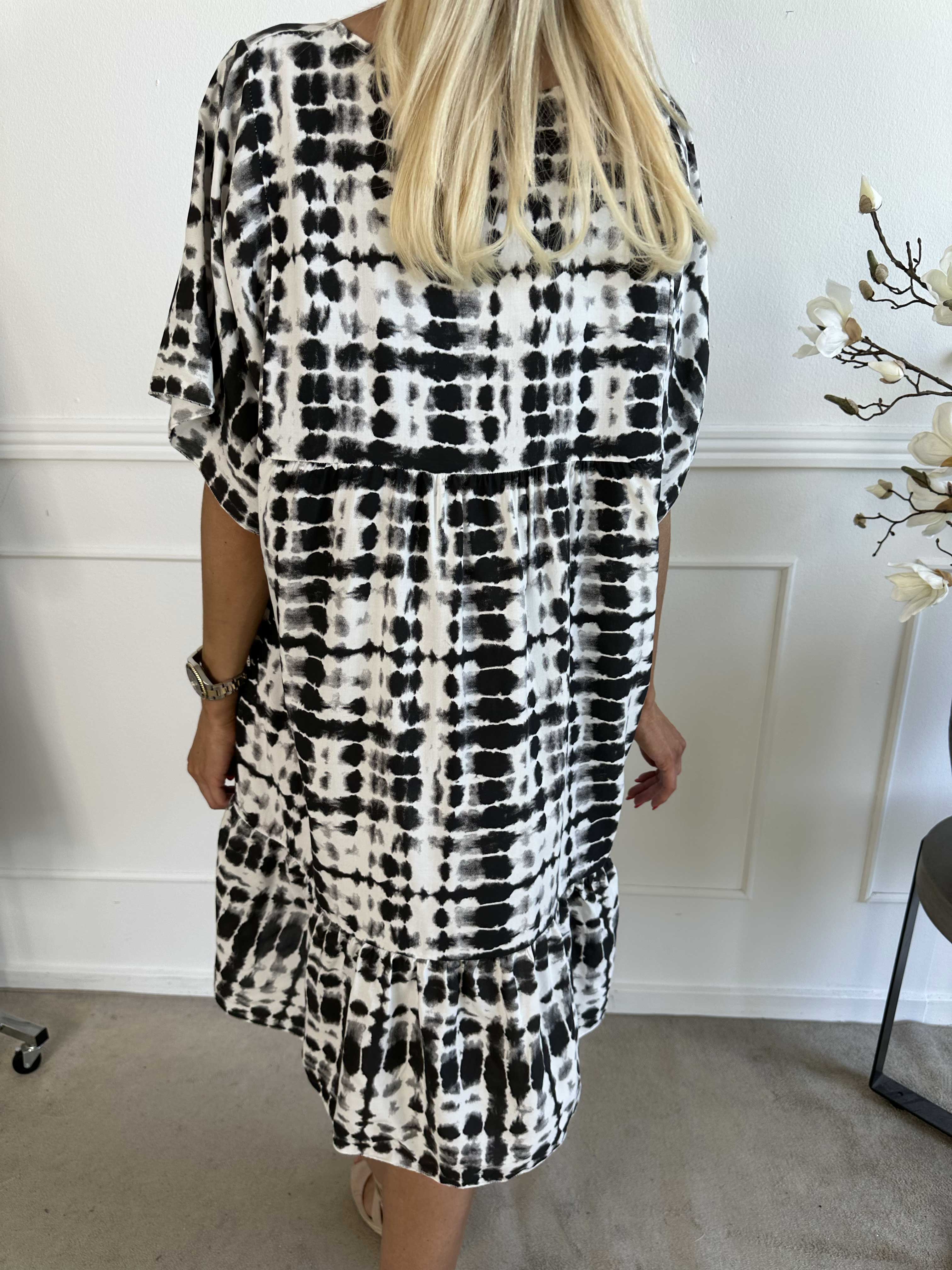 Lyon - Sød tunikakjole i viskose med batikmønster