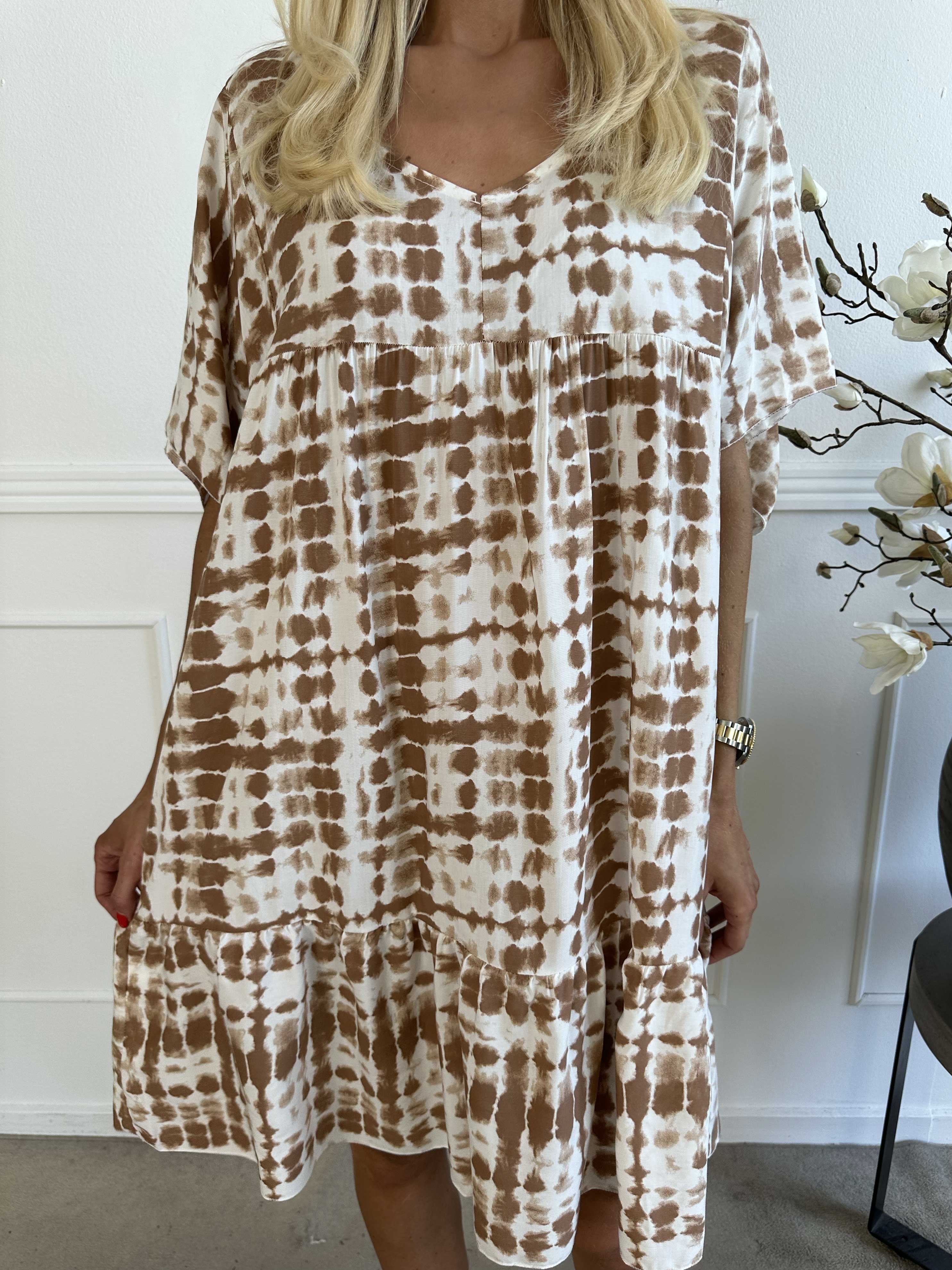 Lyon - Sød tunikakjole i viskose med batikmønster