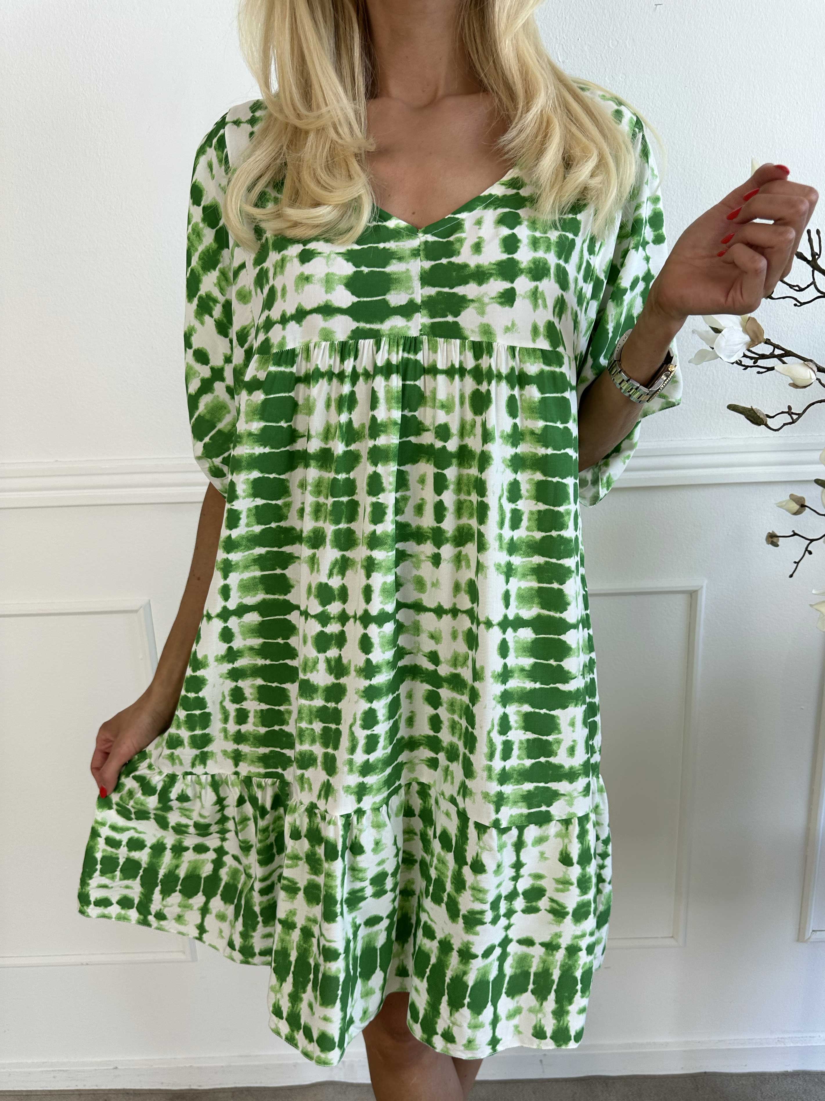 Lyon - Sød tunikakjole i viskose med batikmønster