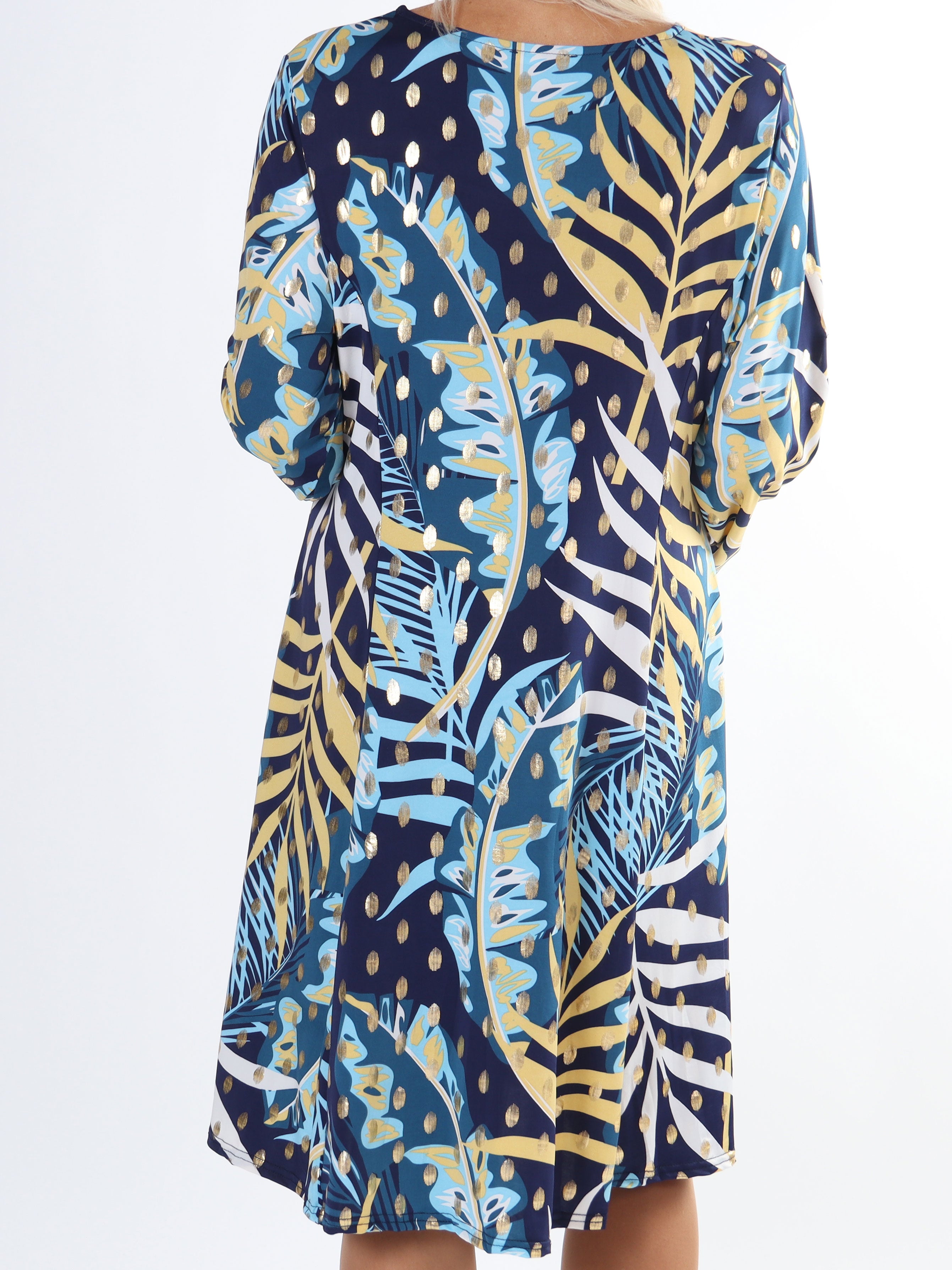 Maj Forest L/S - Plus size mønstret kjole med gulddetaljer