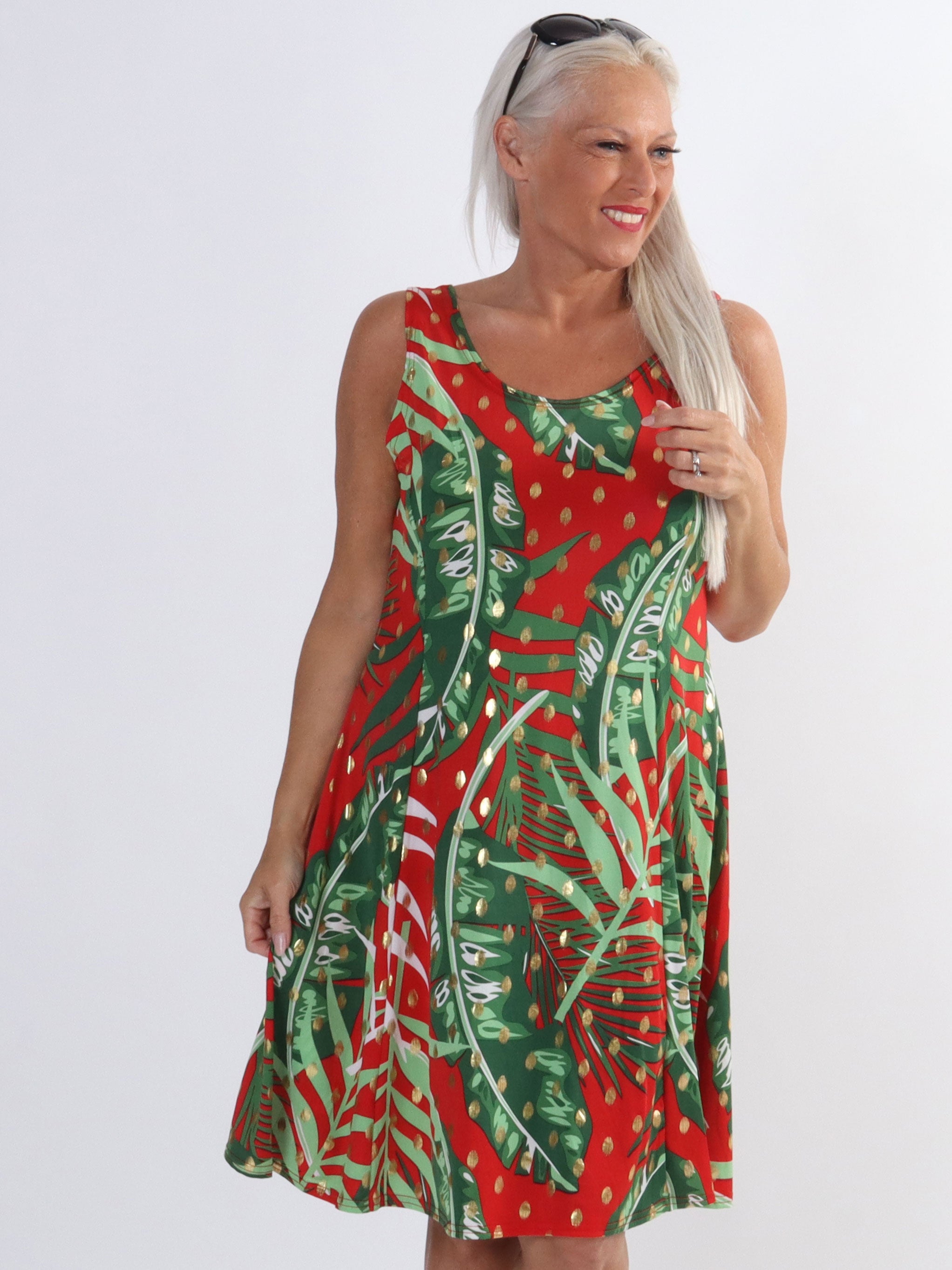 Maj - Sød elastisk plus size sommerkjole med guld pletter