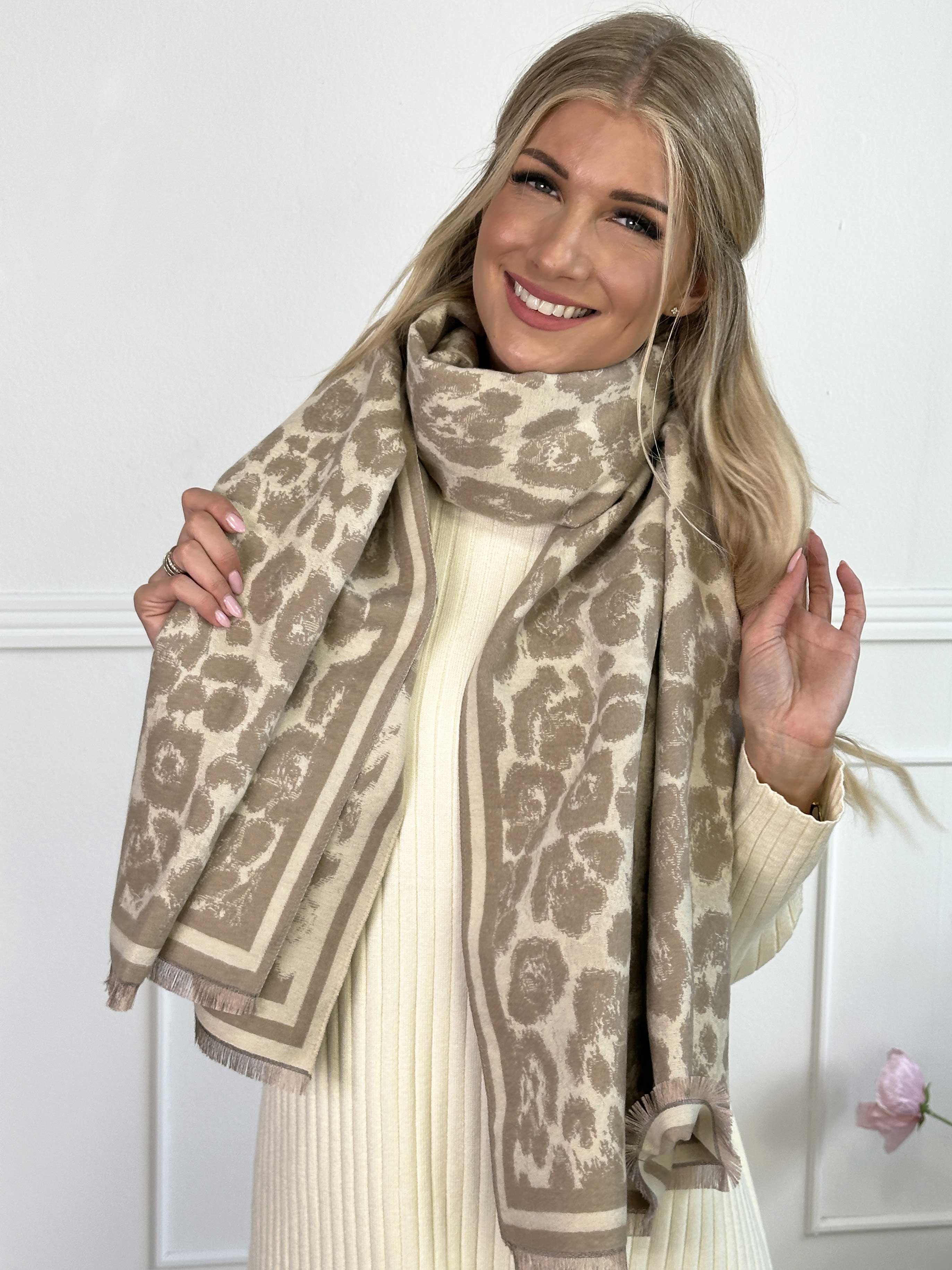 Majken - Tørklæde med leopardprint i viskose og uld