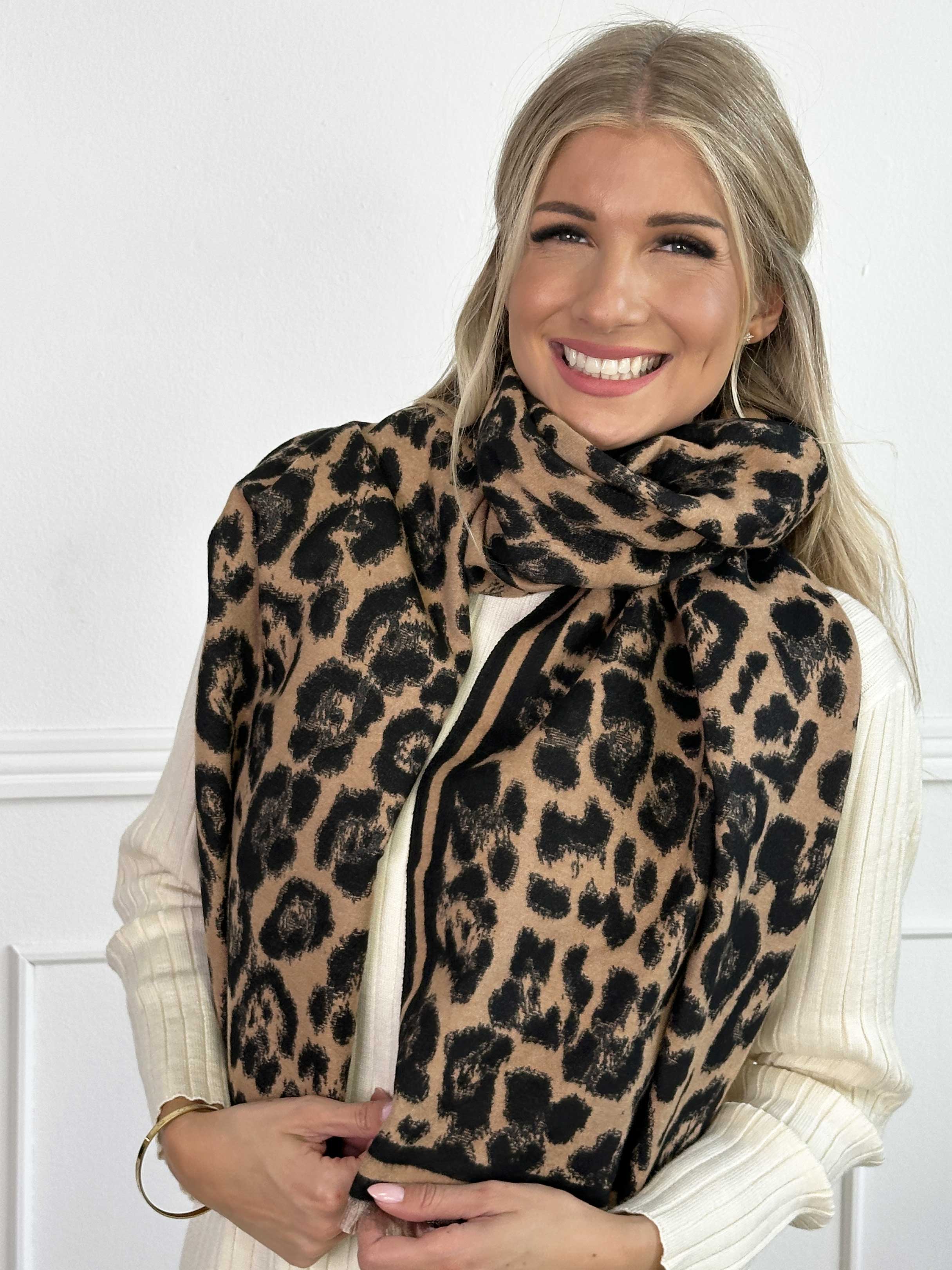 Majken - Tørklæde med leopardprint i viskose og uld