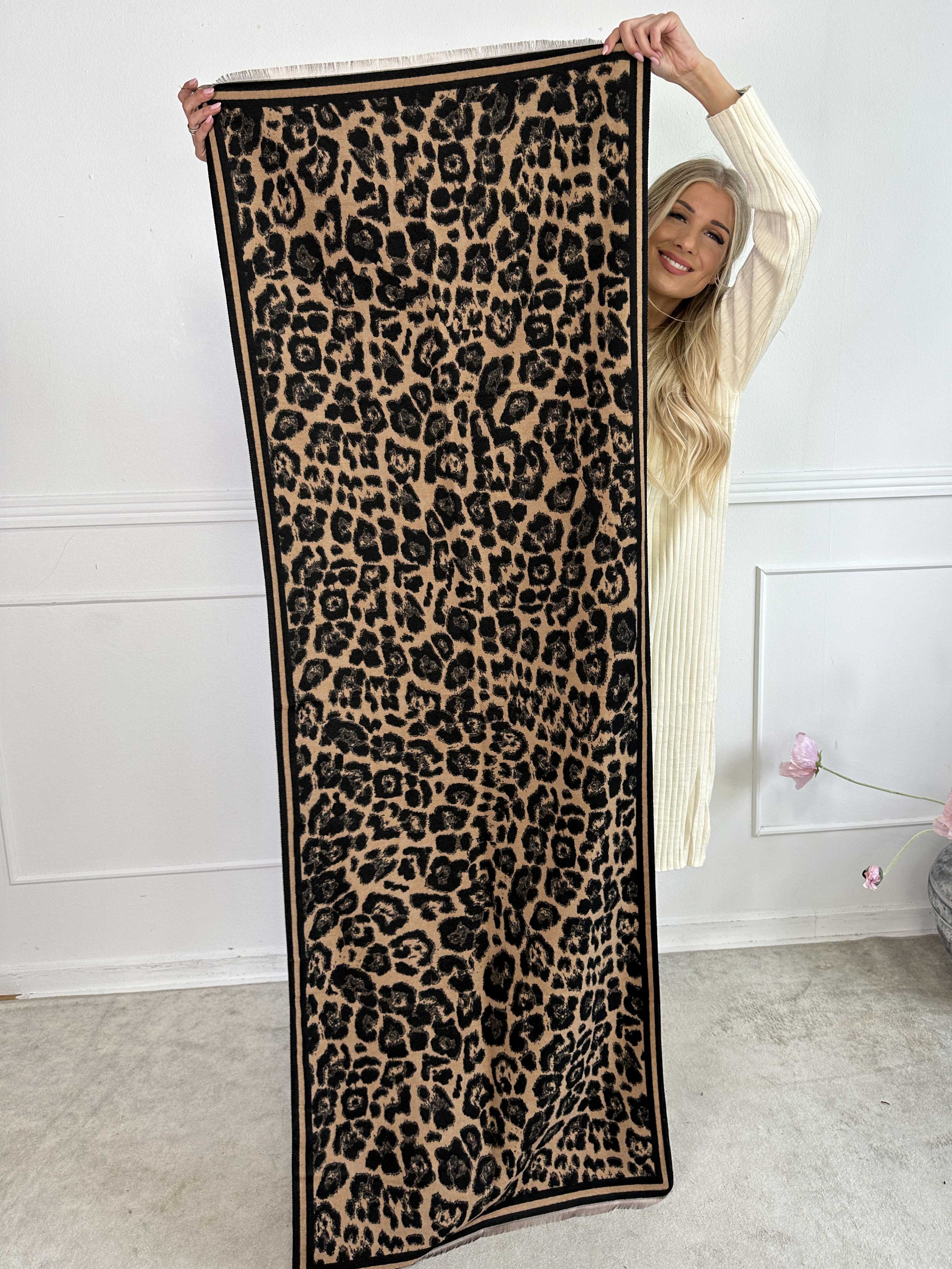 Majken - Tørklæde med leopardprint i viskose og uld