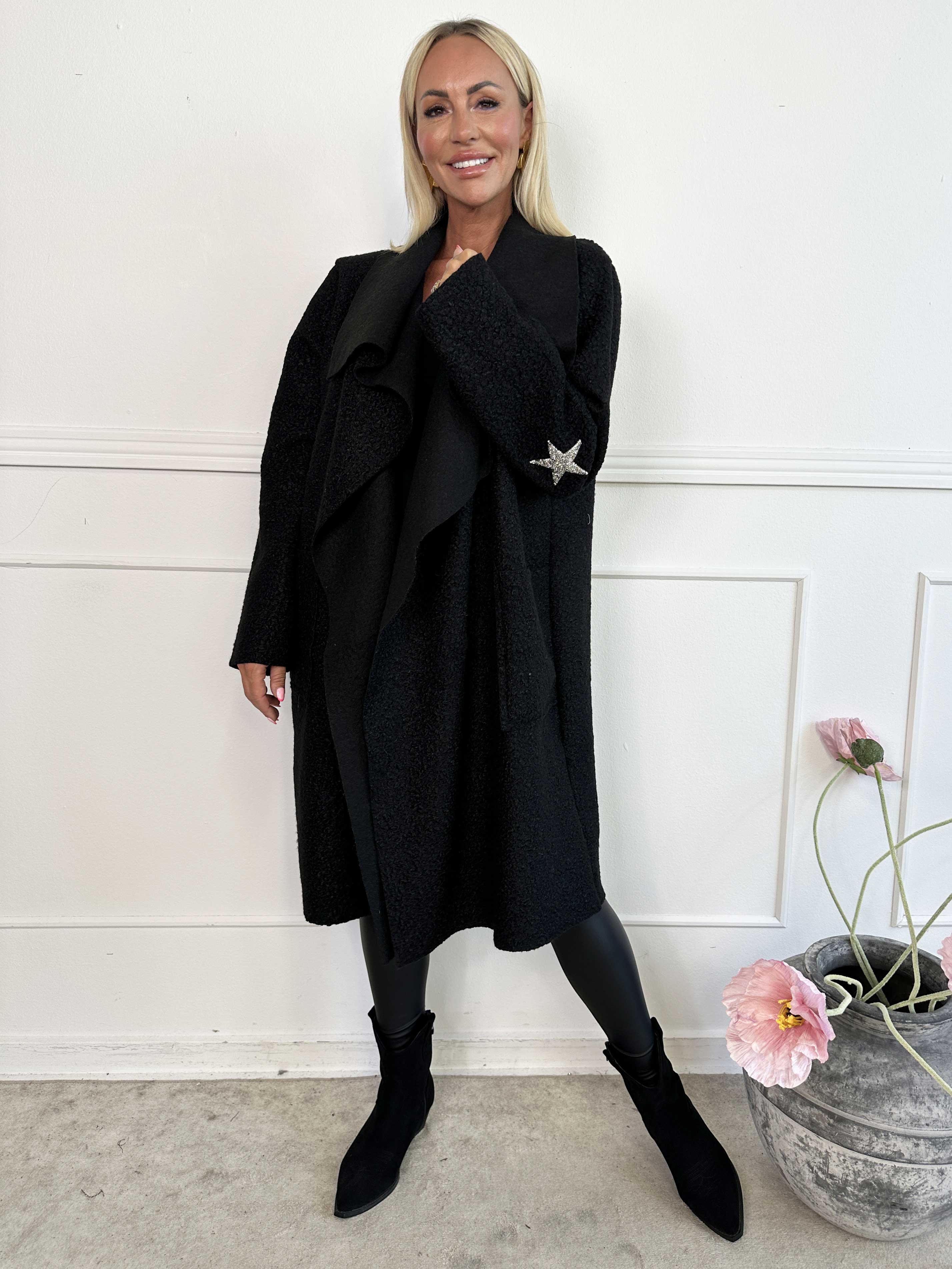 Malfrid - Frakke i blød teddy med shiny stjerner