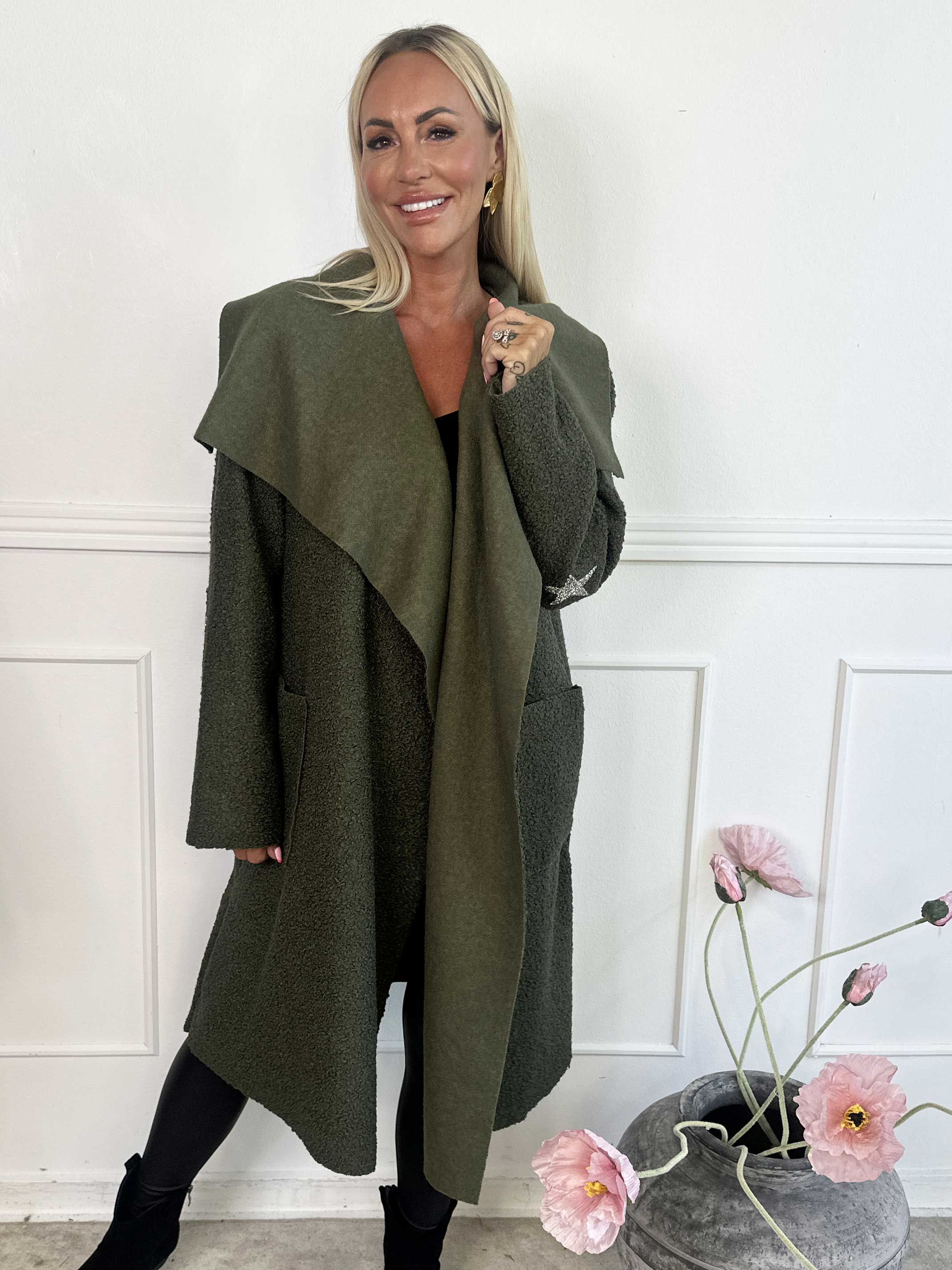 Malfrid - Frakke i blød teddy med shiny stjerner