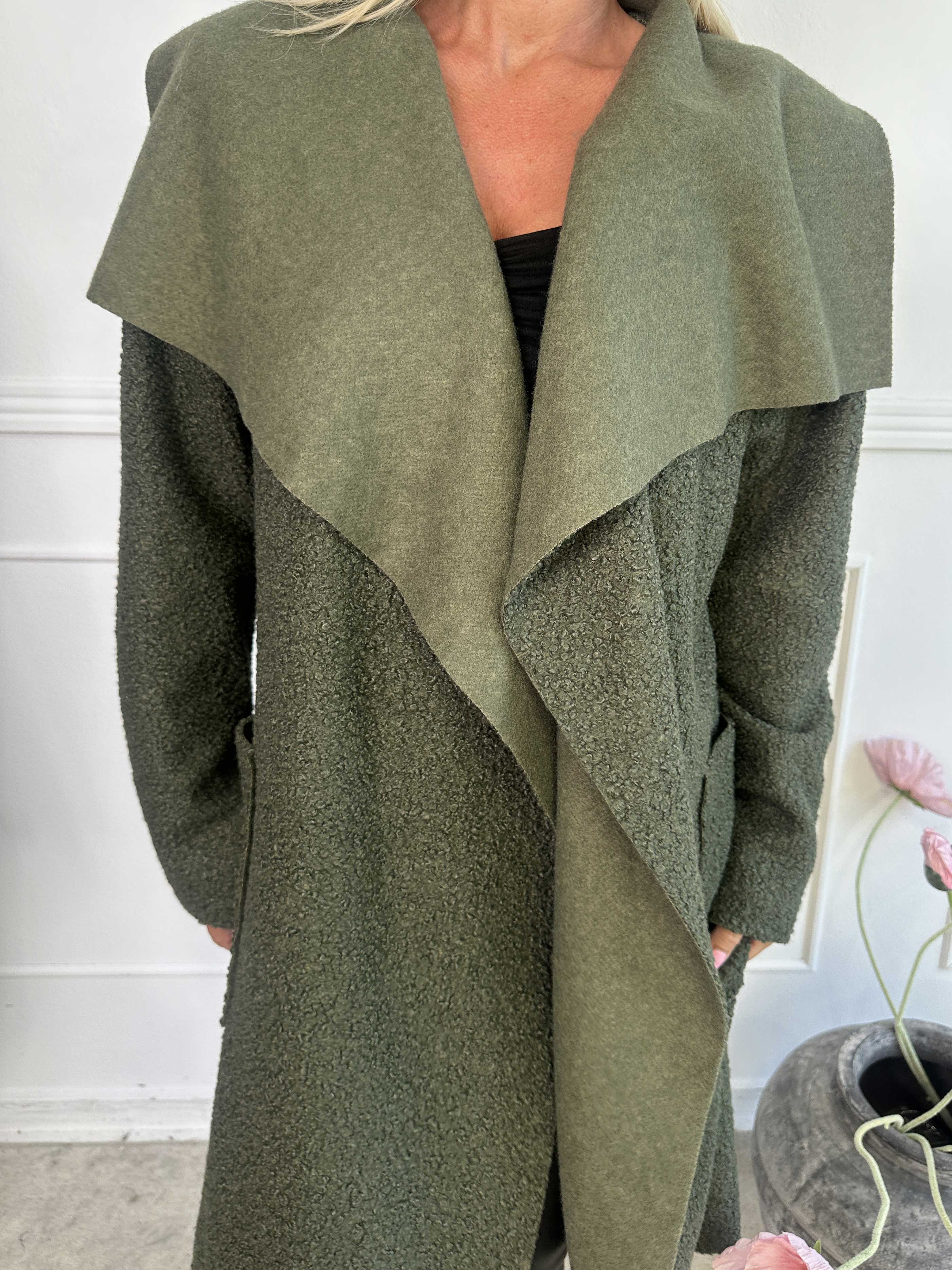 Malfrid - Frakke i blød teddy med shiny stjerner