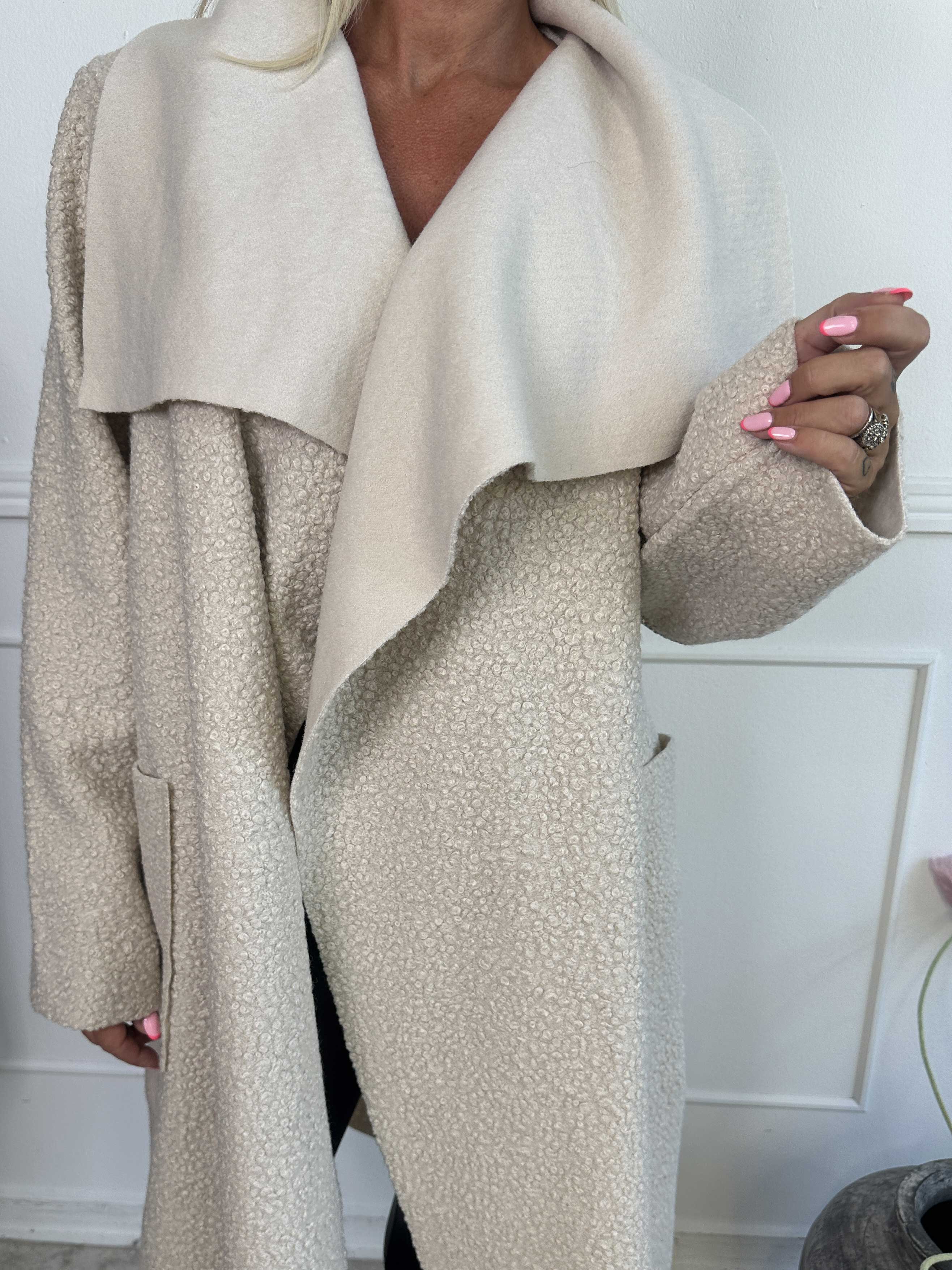 Malfrid - Frakke i blød teddy med shiny stjerner