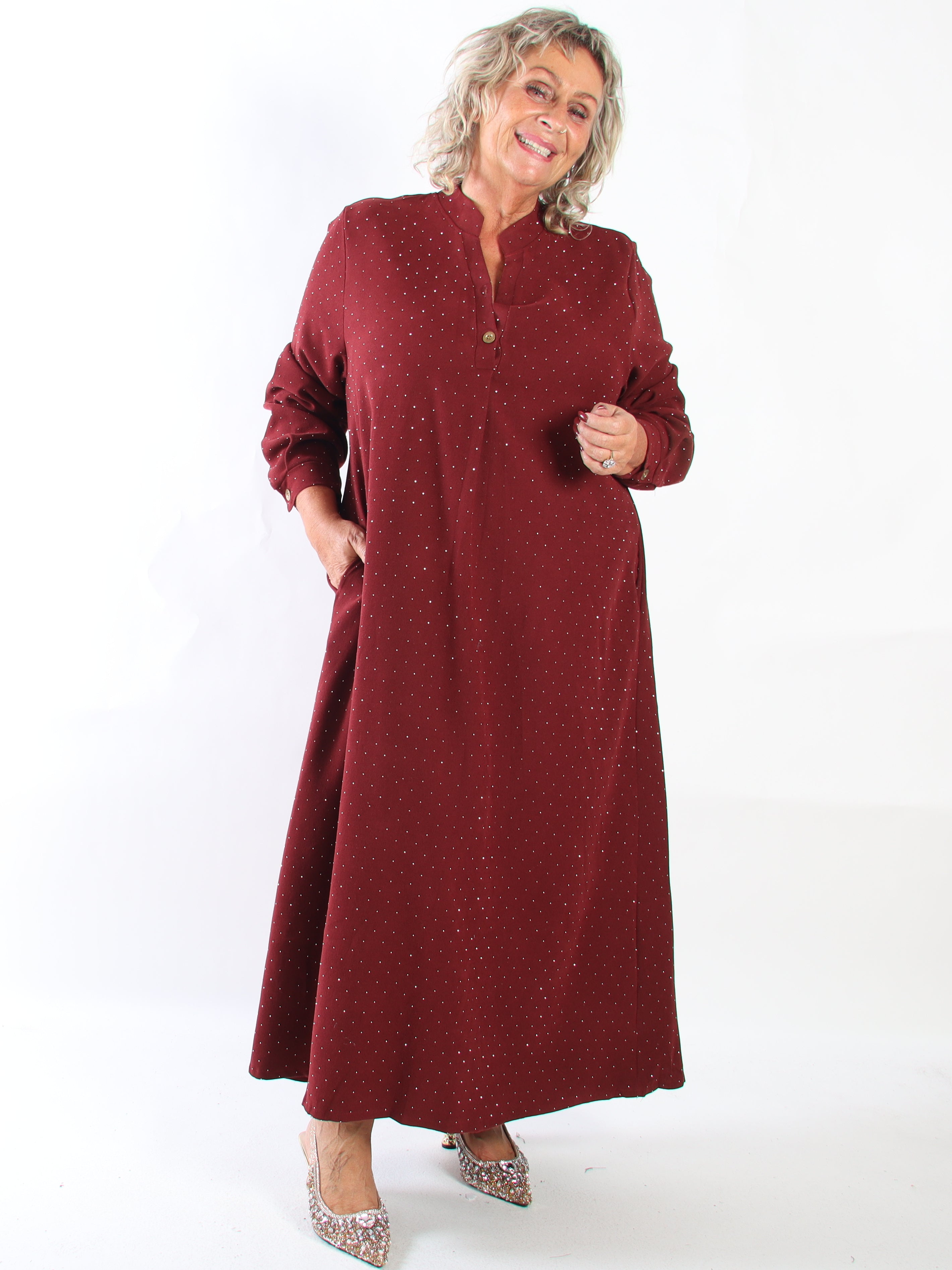 Margaux - Lang og elegant plus size kjole i blødt babyfløjl med fine, glitrende similisten