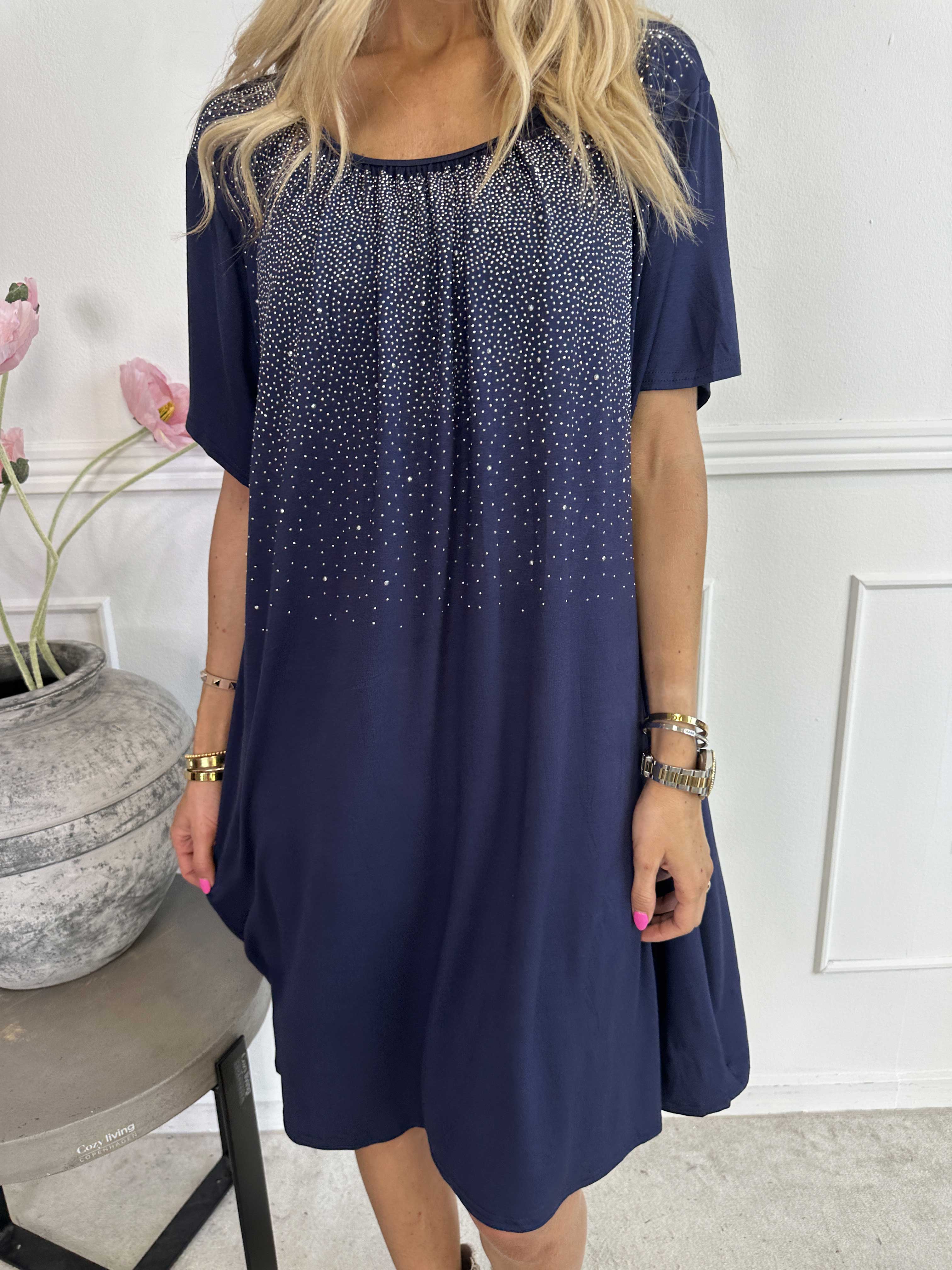 Miravi Sparkle - Løs kjole i elastisk stof med similisten