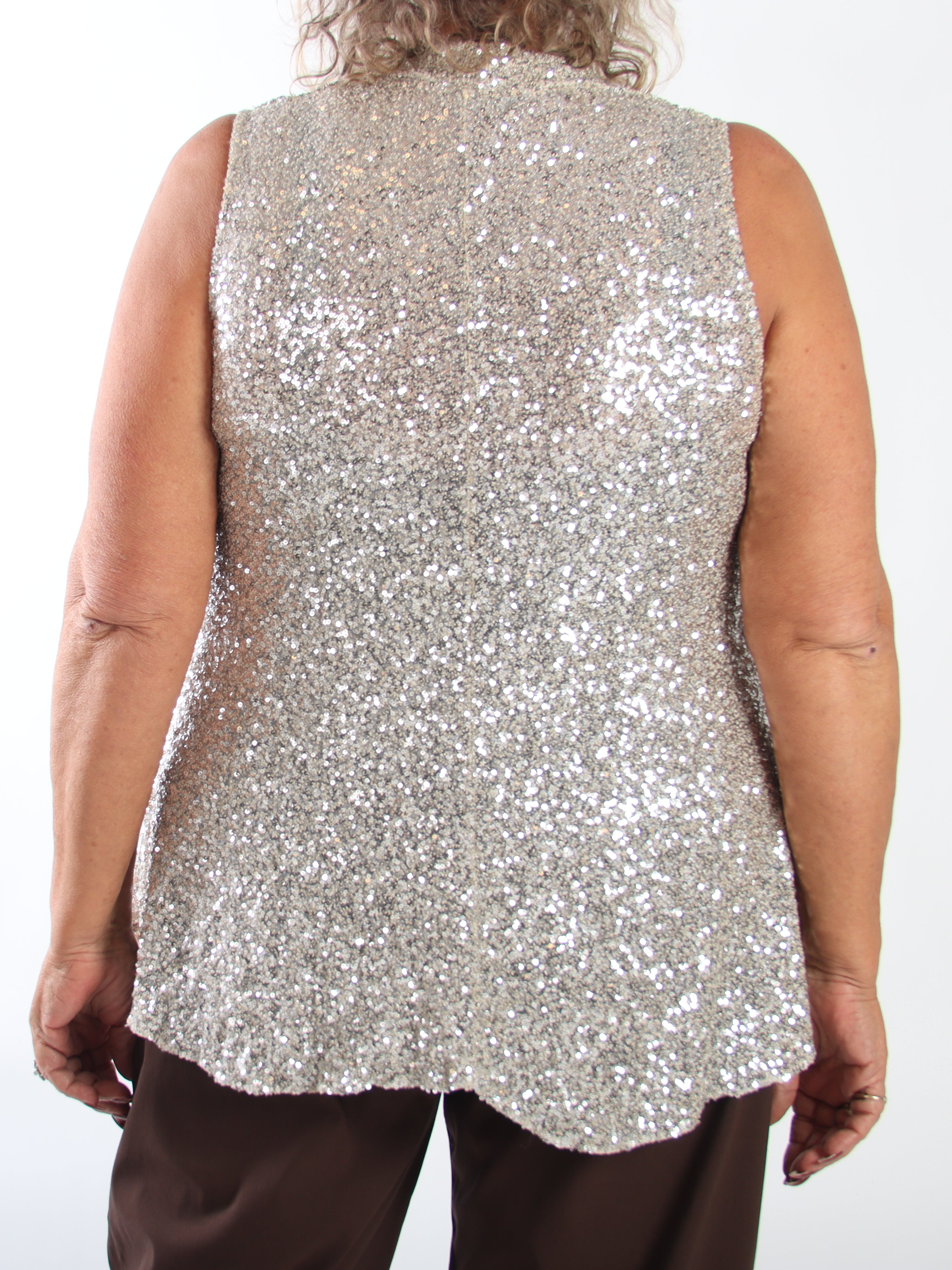 Natalie - Stretchy plus size top med fine pailletter, der giver et festligt og glamourøst look