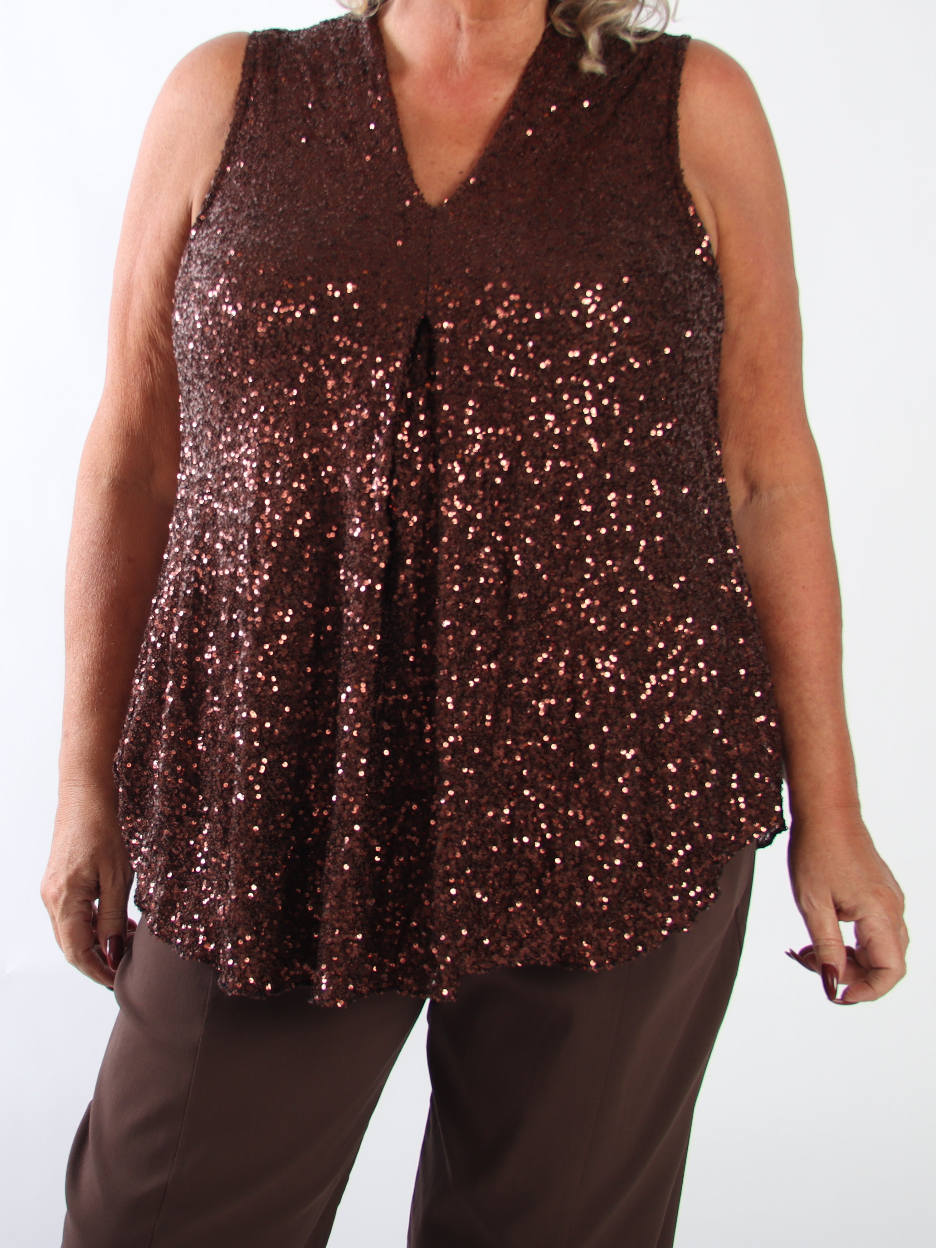 Natalie - Stretchy plus size top med fine pailletter, der giver et festligt og glamourøst look