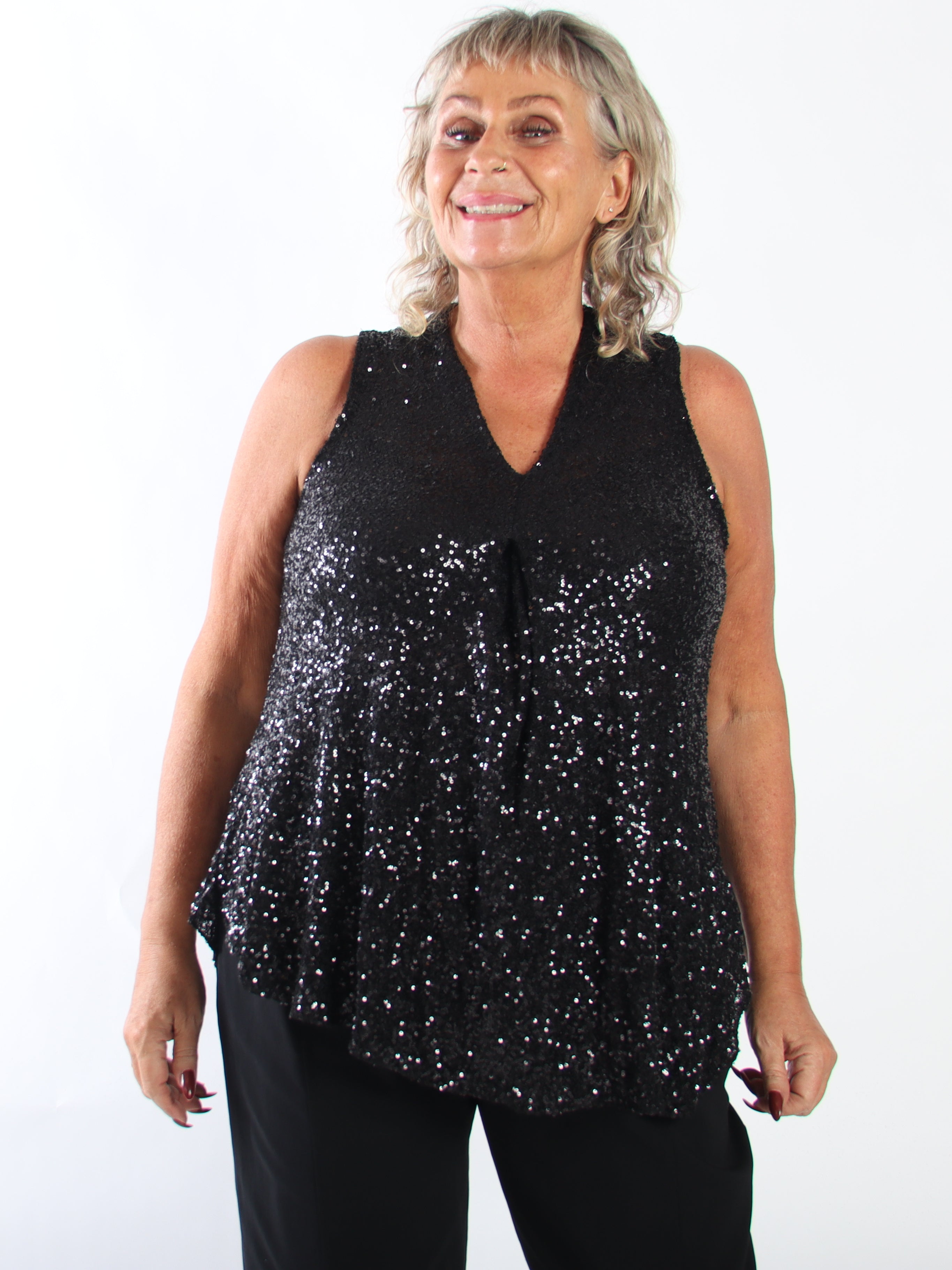 Natalie - Stretchy plus size top med fine pailletter, der giver et festligt og glamourøst look