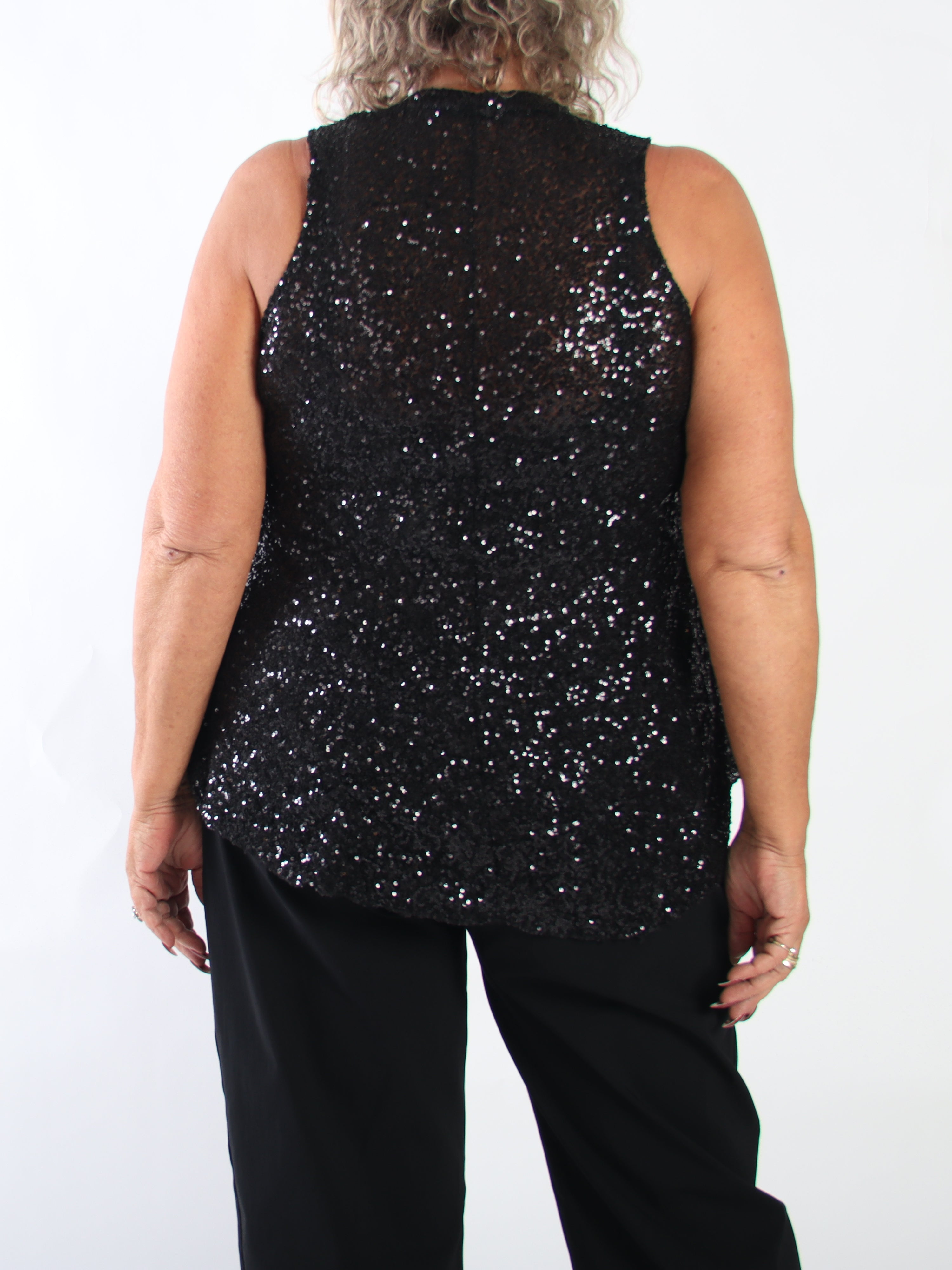 Natalie - Stretchy plus size top med fine pailletter, der giver et festligt og glamourøst look
