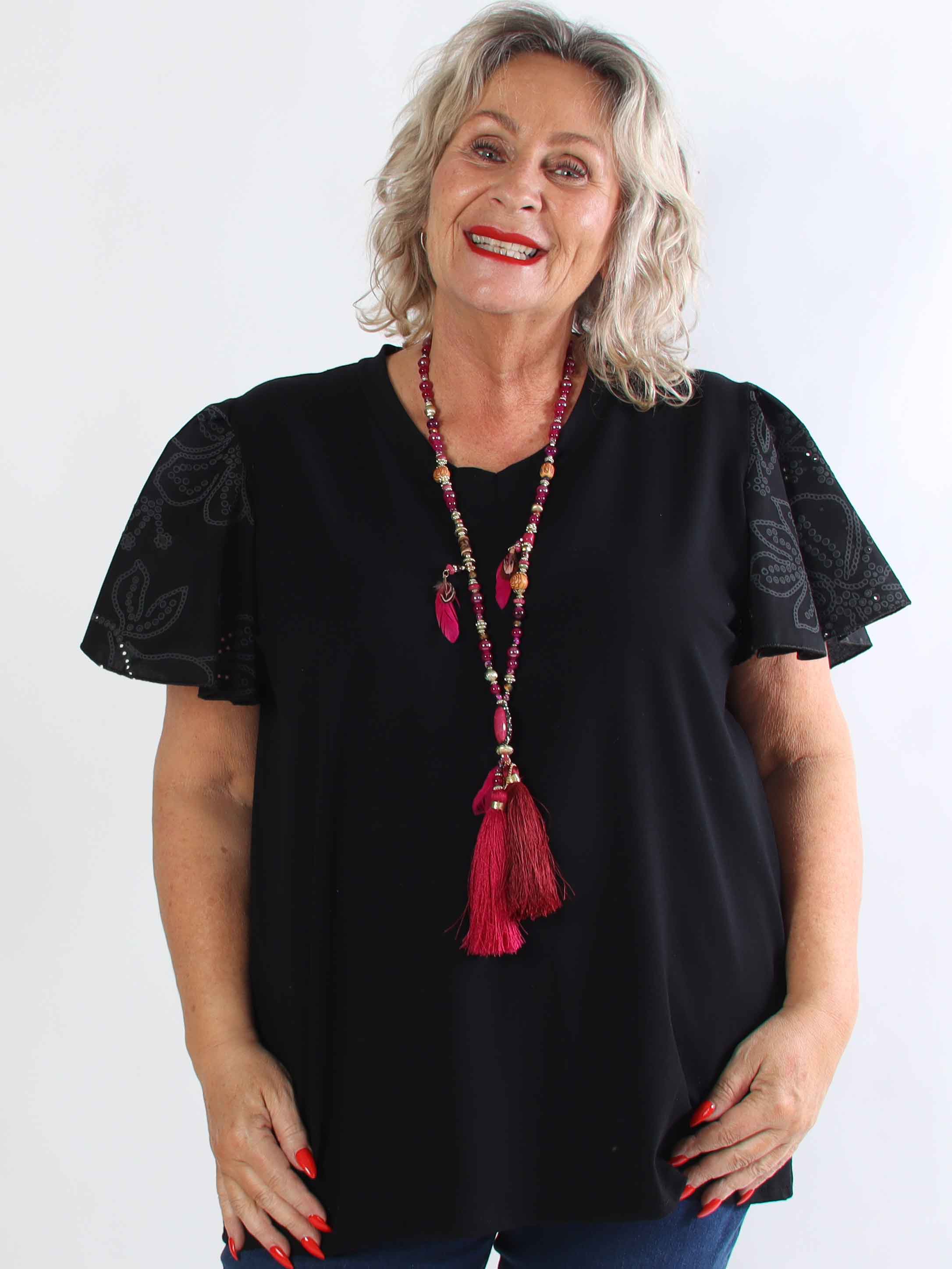 Nocara - Plus size t-shirt i blød bomuld med fine ærmer i broderie anglaise