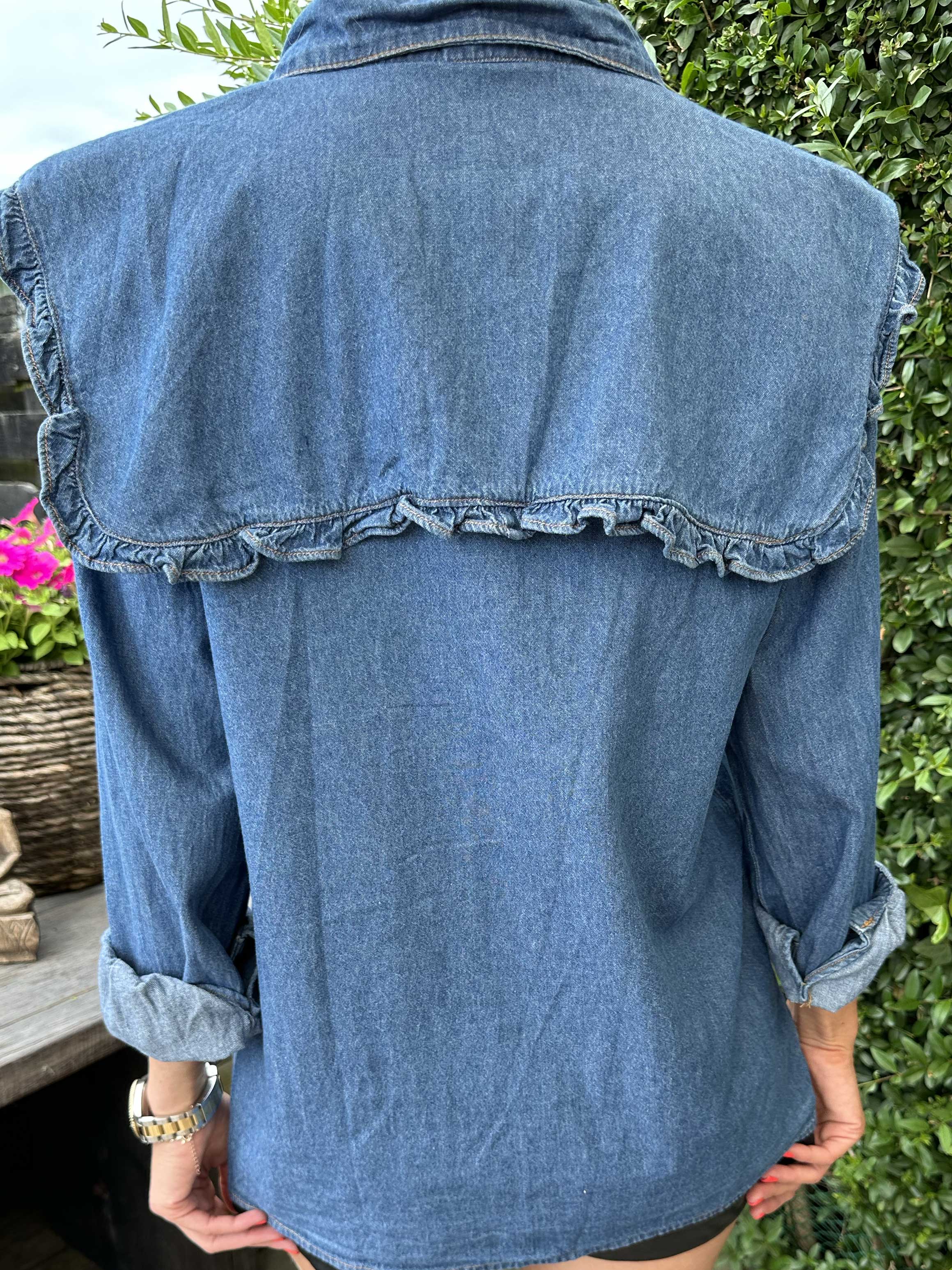 Ohio - Sød denim skjorte med flæser