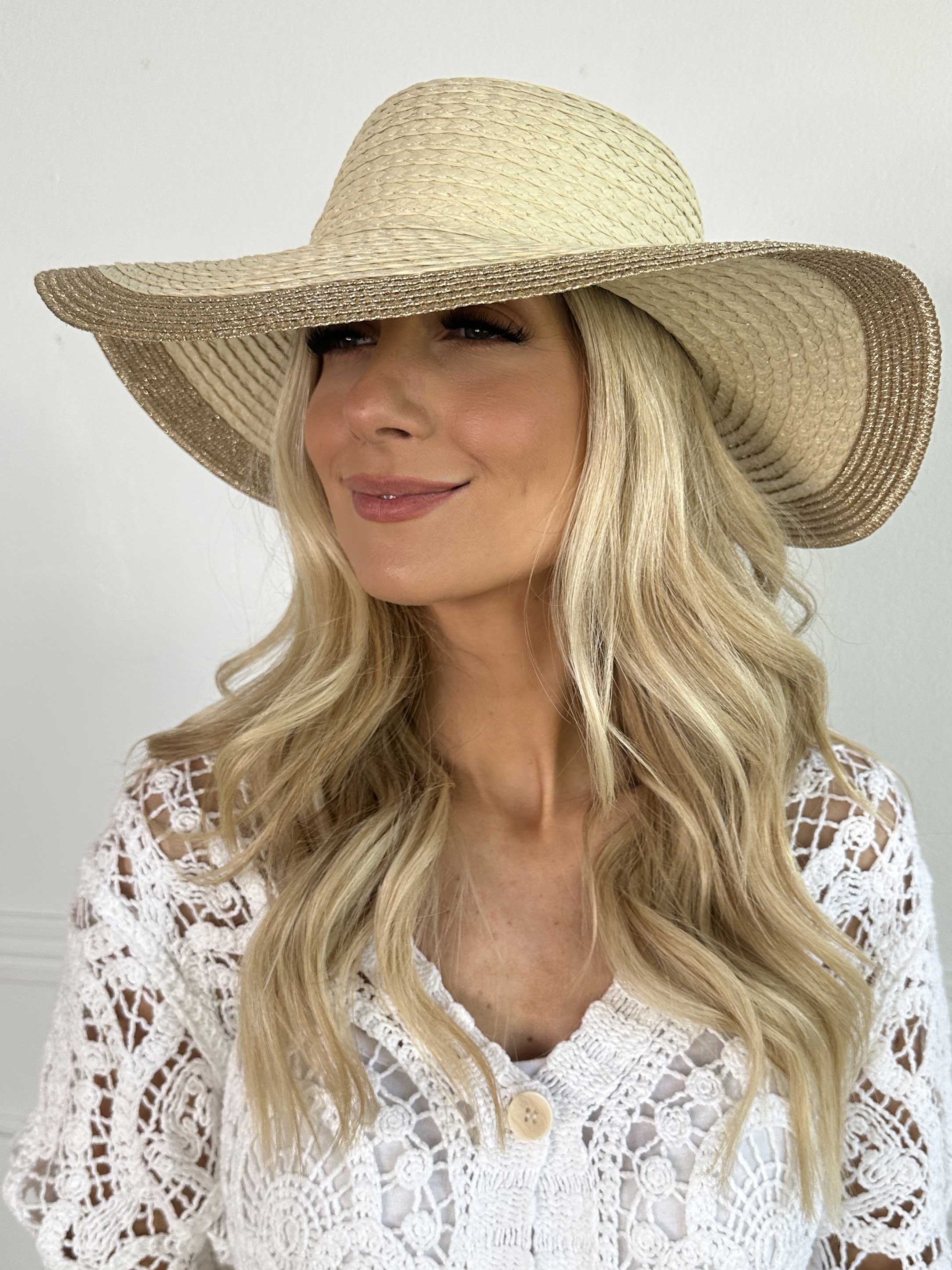 Oline - Strå sommerhat med guldtråde