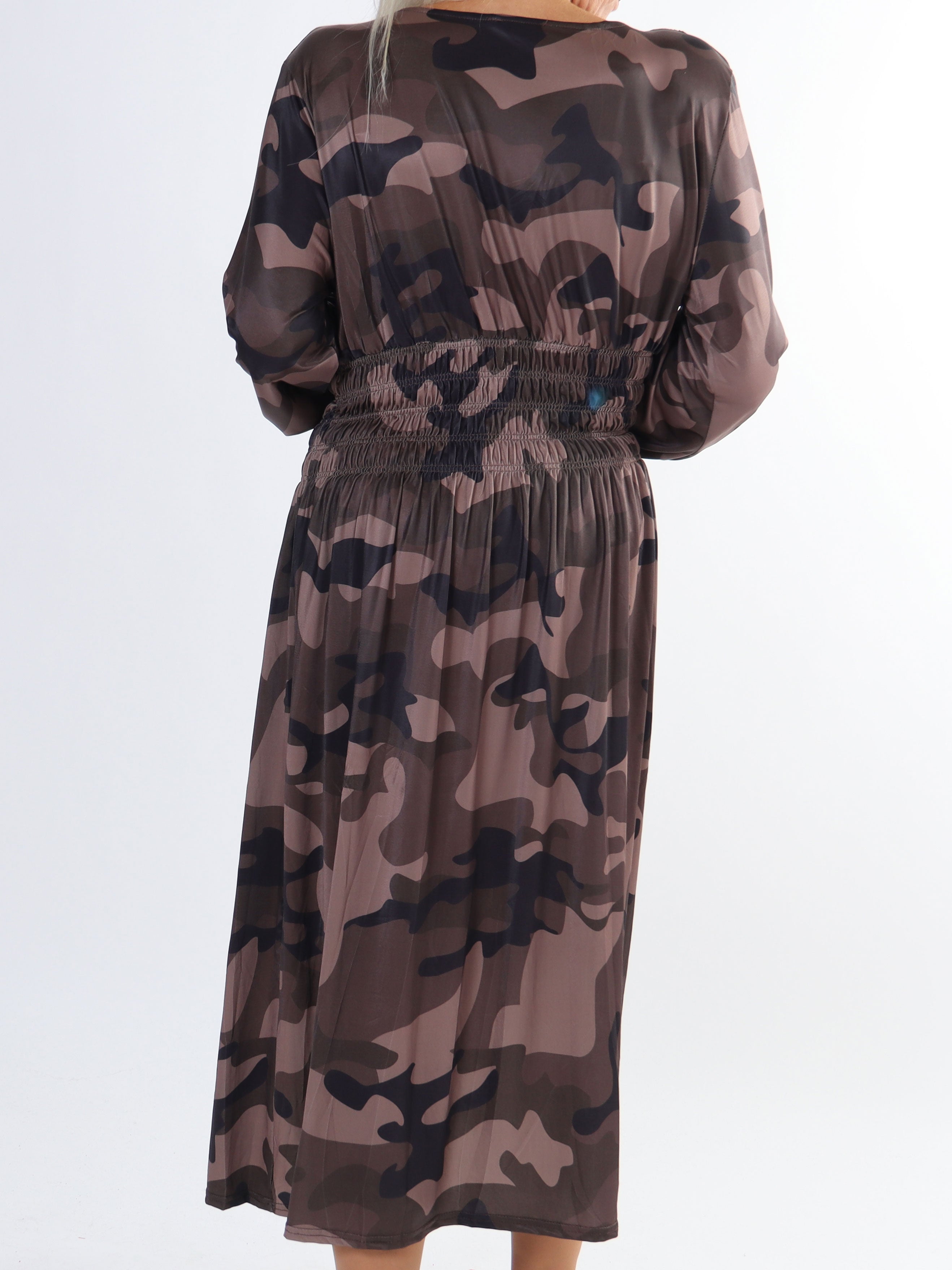 Pams Camo Midi L/S - Elastisk plus size kjole i camouflageprint
