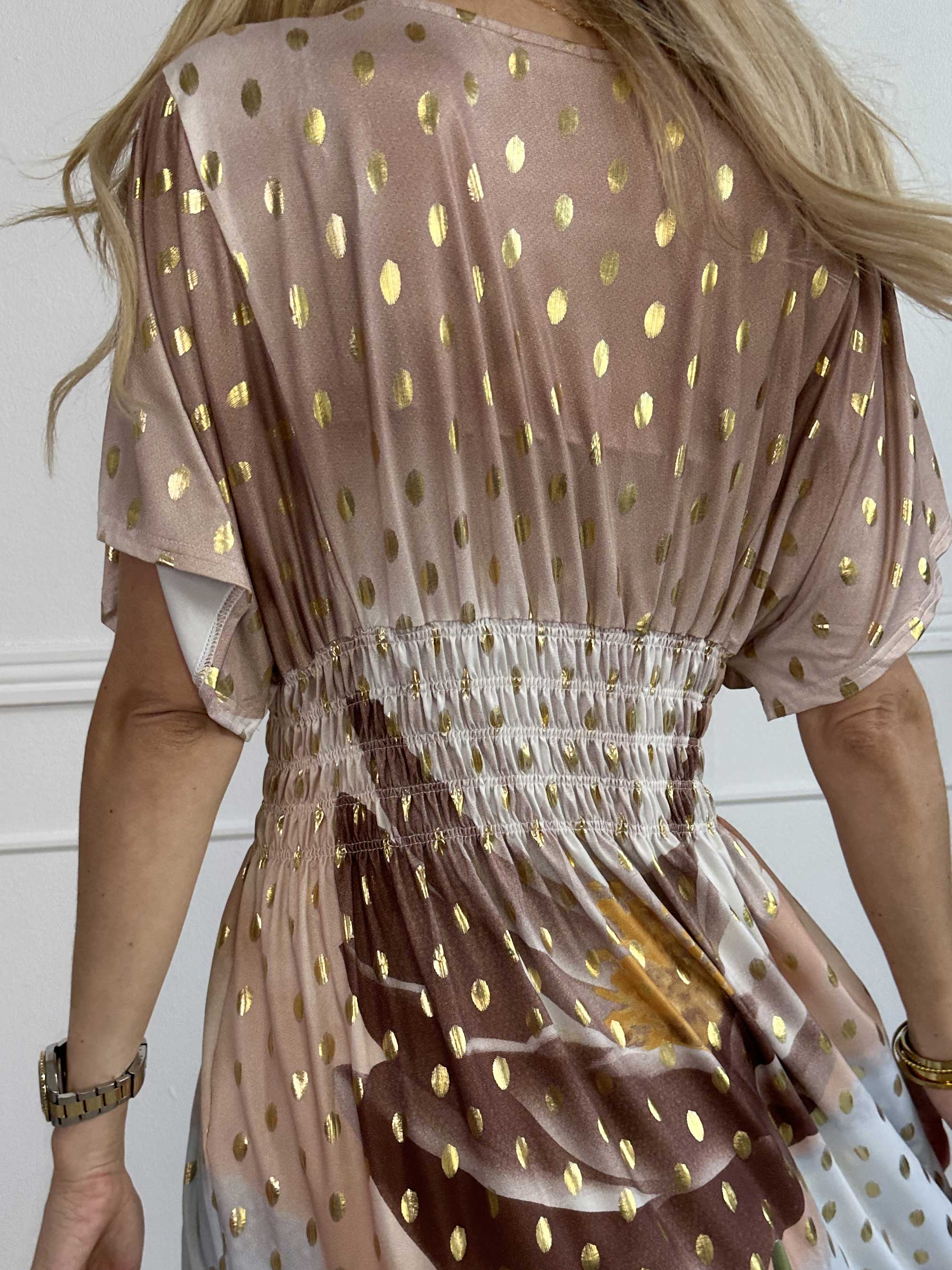 Pams Field Short - Kort elastisk kjole med blomstermotiv og guld dutter