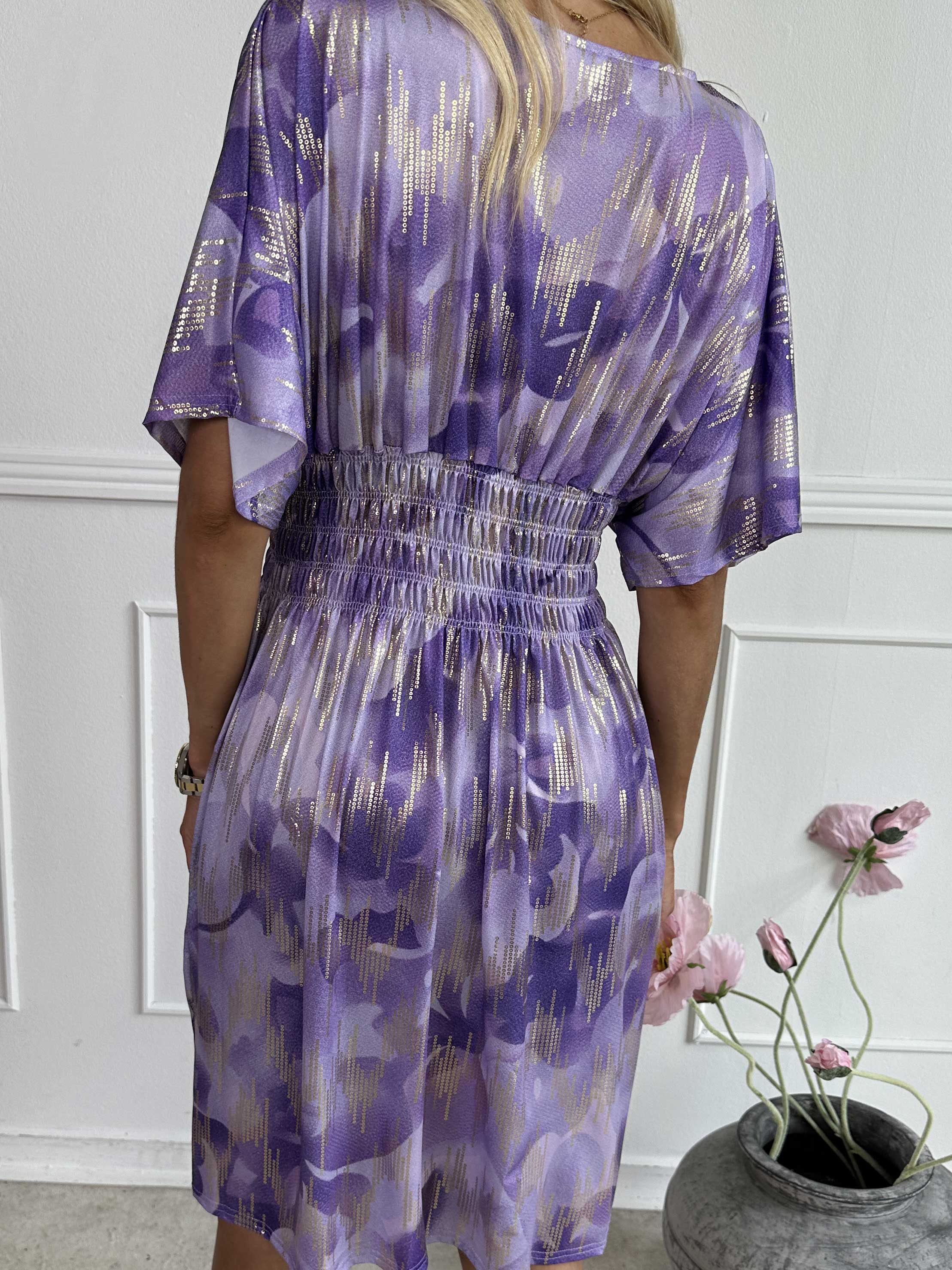 Pams Glamorous Short - Kort elastisk kjole med fine guld detaljer