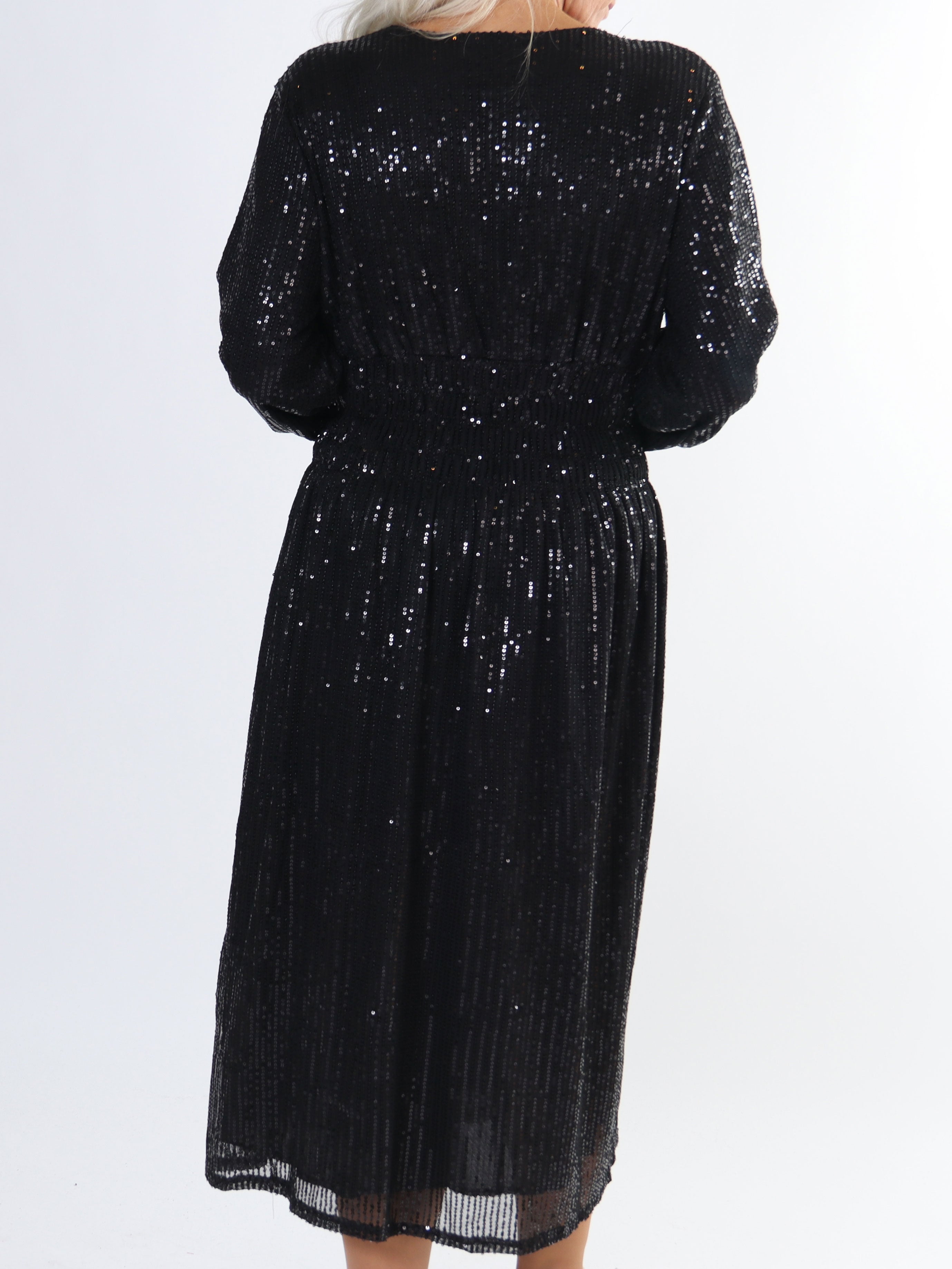 Pams Glitter Midi L/S - Plus size kjole med smock og pailletter