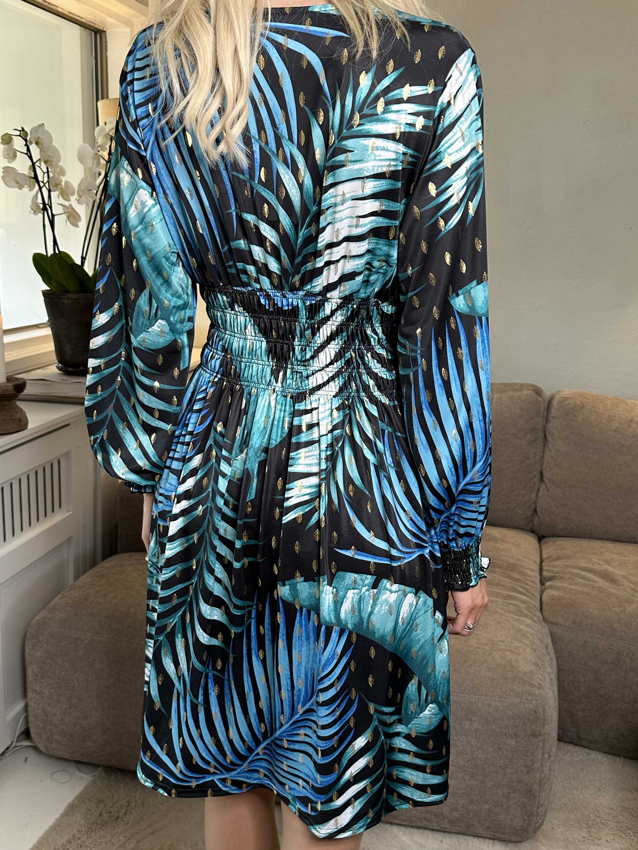 Pams Leaf Short L/S - Elastisk mønstret kjole i krølfrit stof