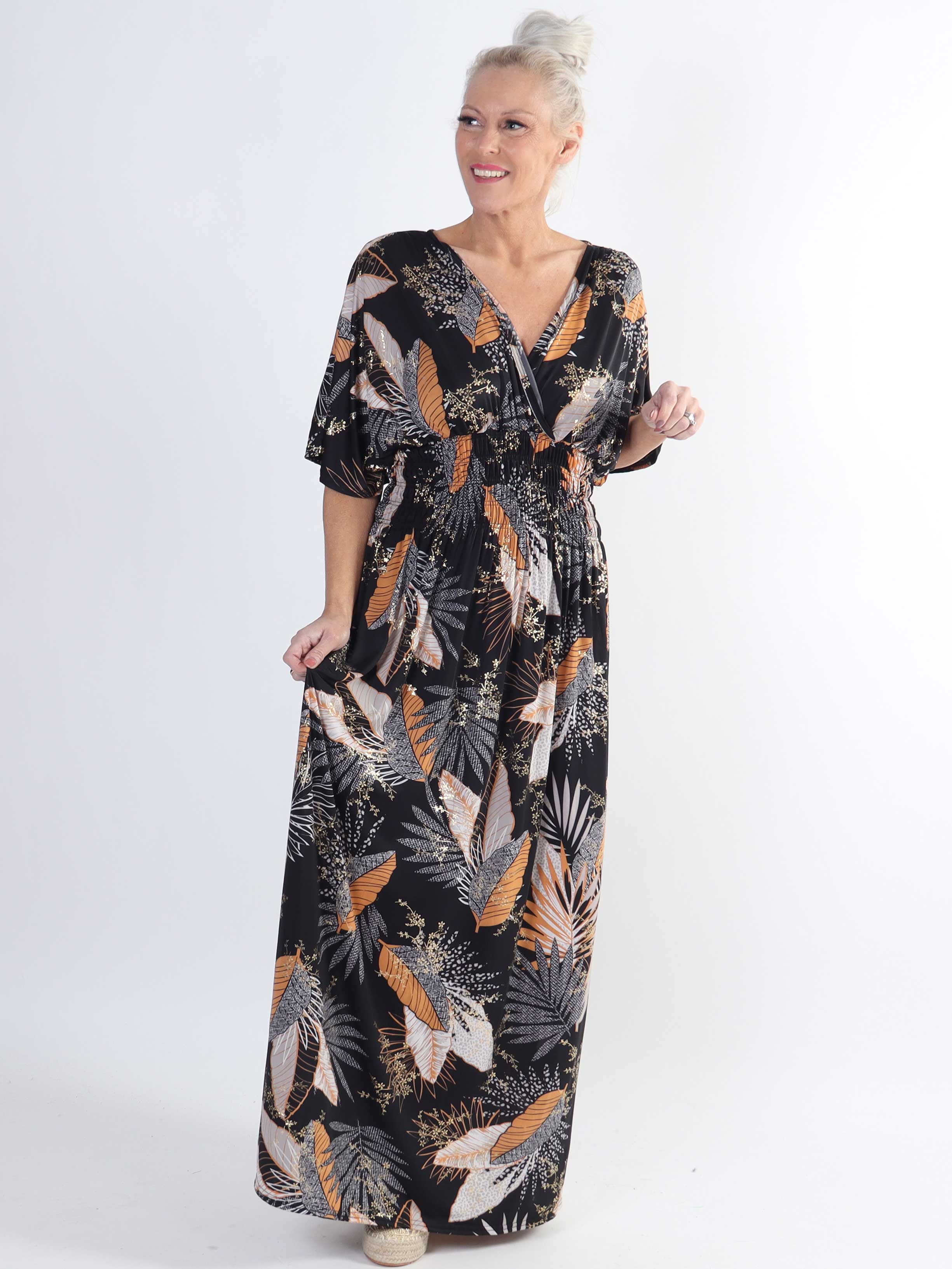 Pams Leafy - Lang elastisk plus size kjole i krølfrit stof