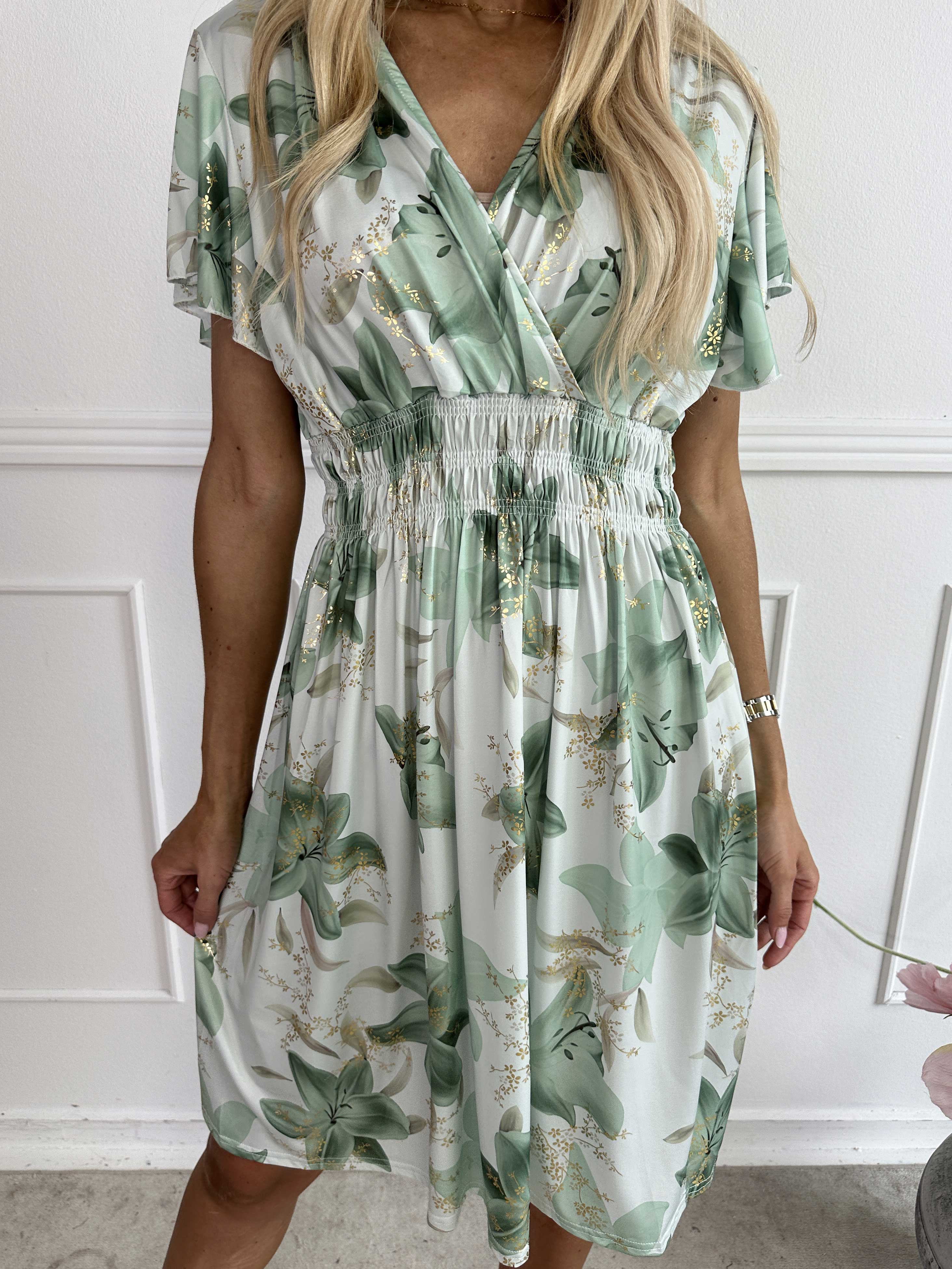 Pams Lilies Short - Kort elastisk kjole med lilje motiver og guld detaljer