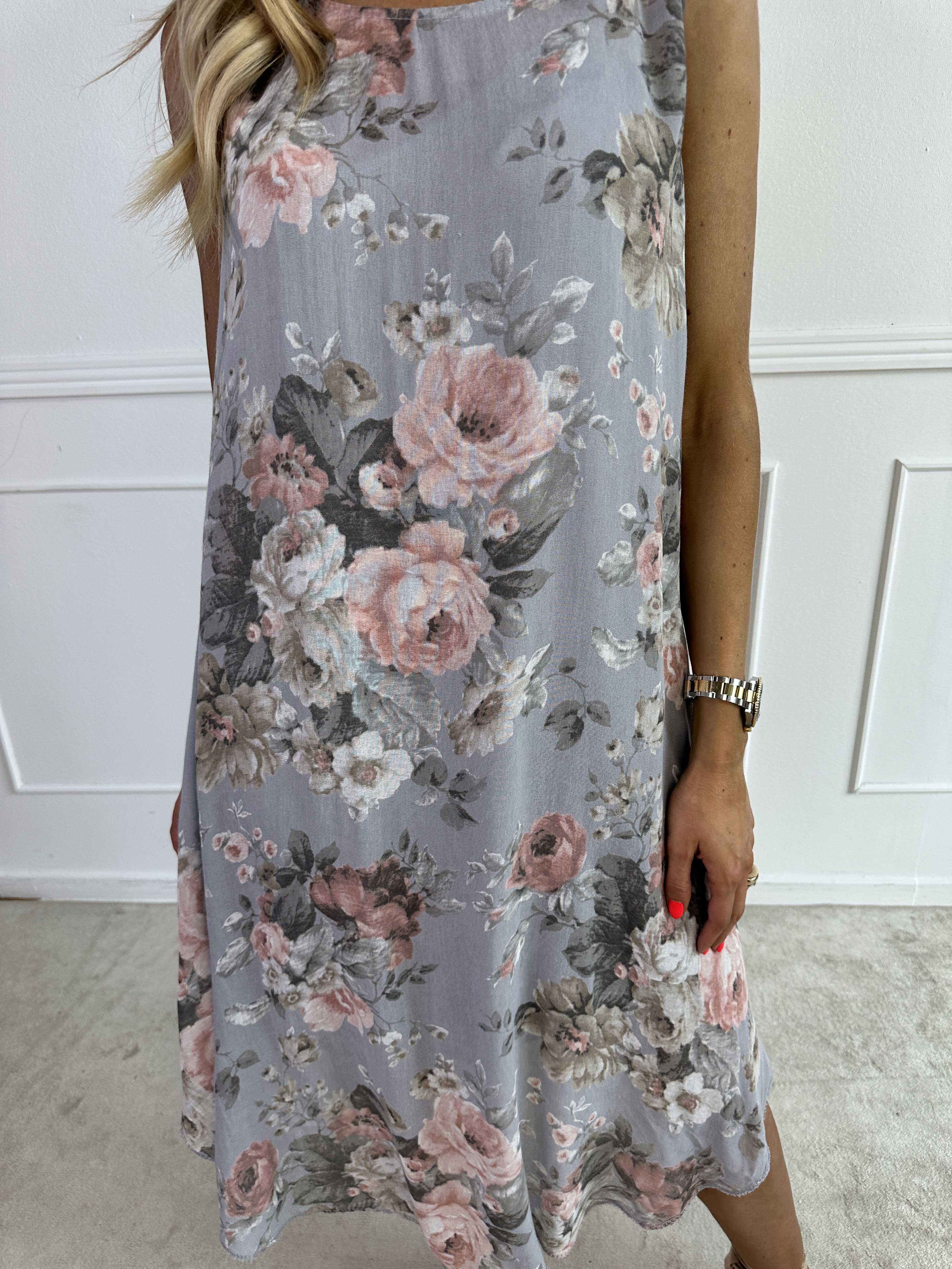 Pandoa - Sød kjole i viskose med blomstermotiv