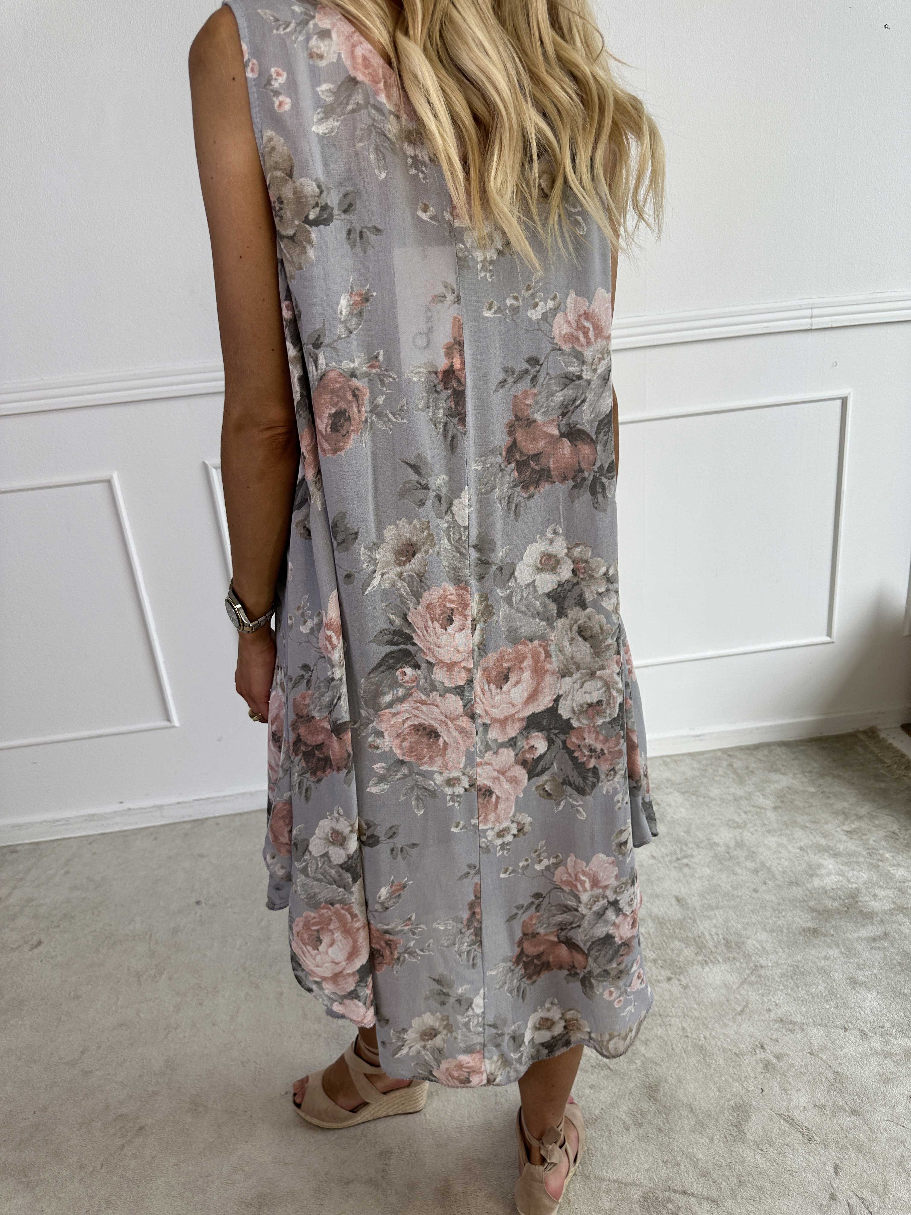 Pandoa - Sød kjole i viskose med blomstermotiv