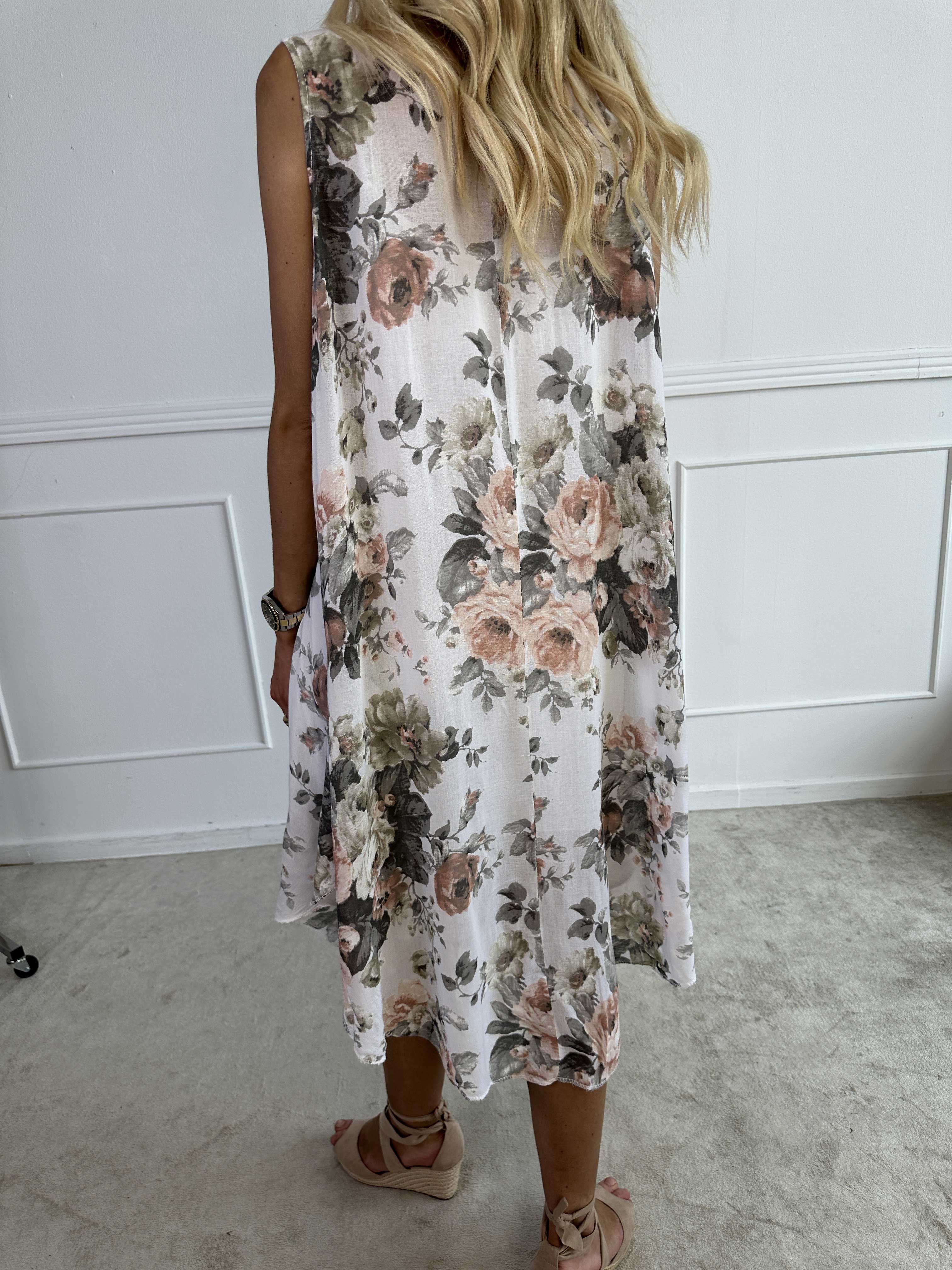 Pandoa - Sød kjole i viskose med blomstermotiv