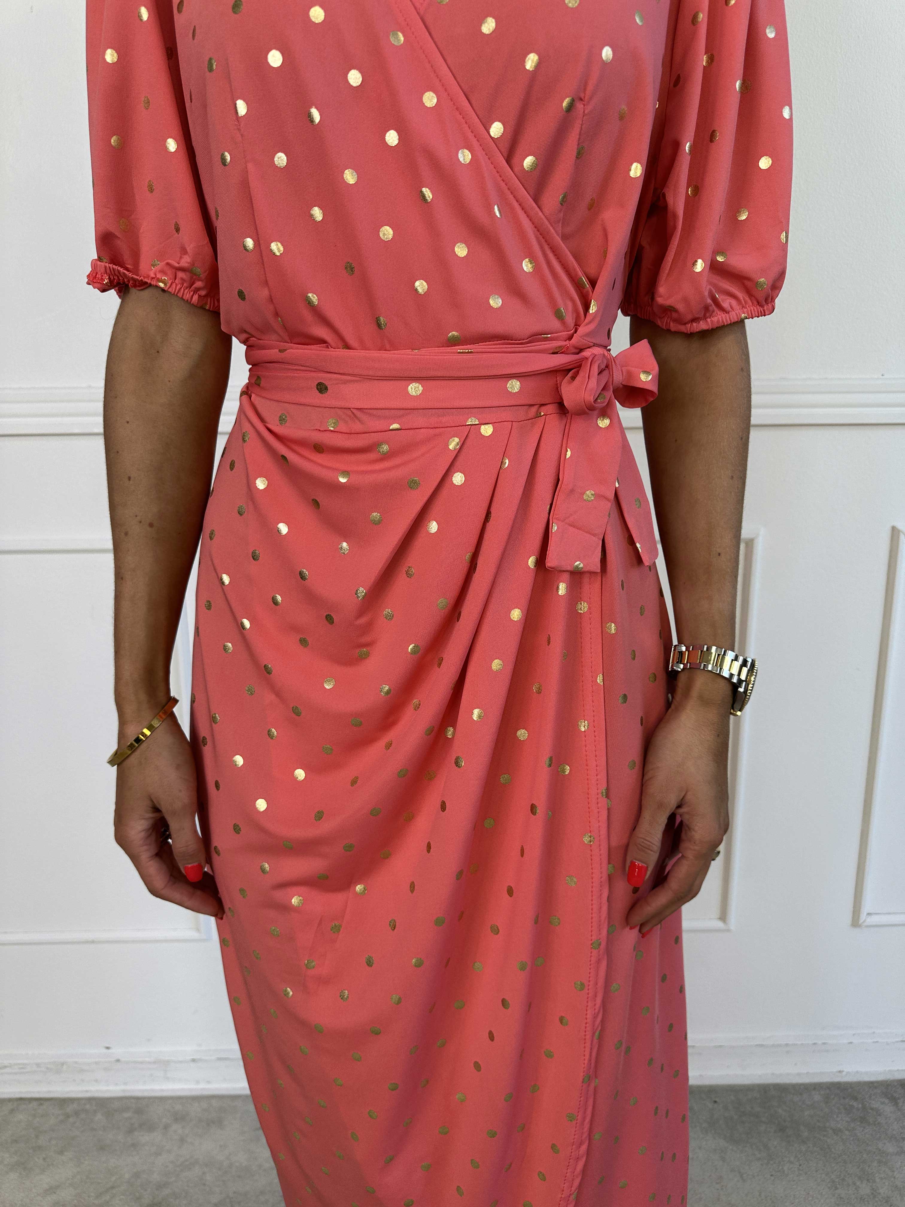 Primula Dust Gold - Kjole i slå-om look med guld prikker