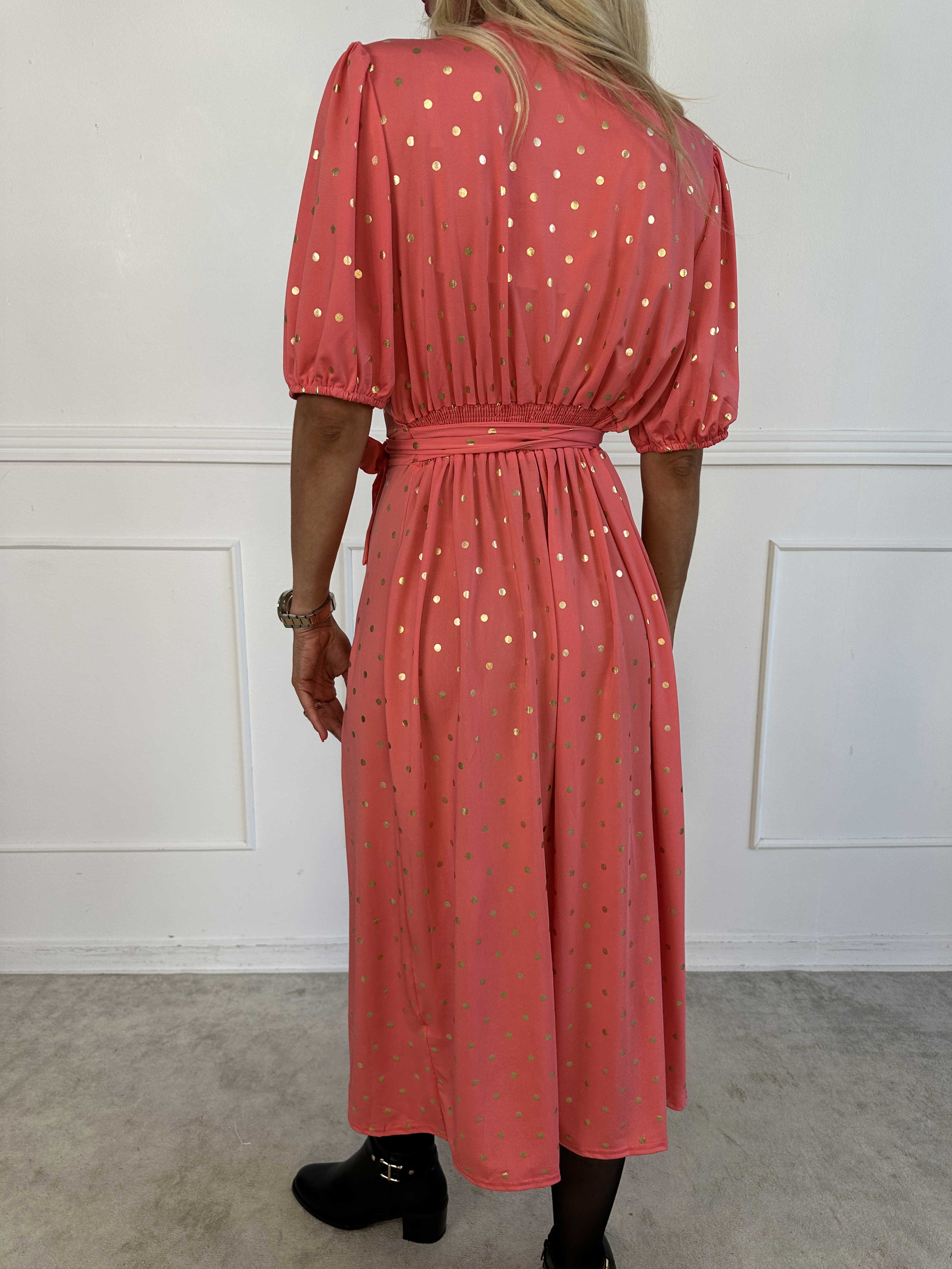 Primula Dust Gold - Kjole i slå-om look med guld prikker