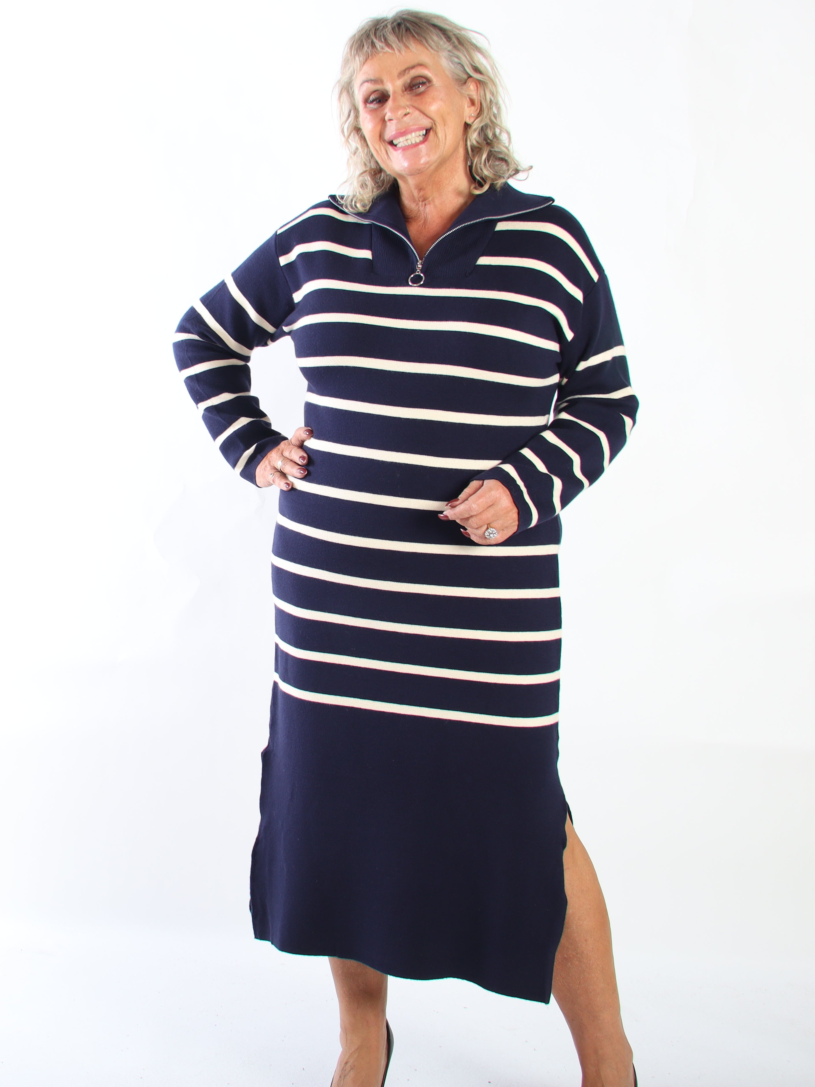 Saimine - Plus size strikkjole med striber, blød kvalitet og stretch samt lynlås i udskæringen