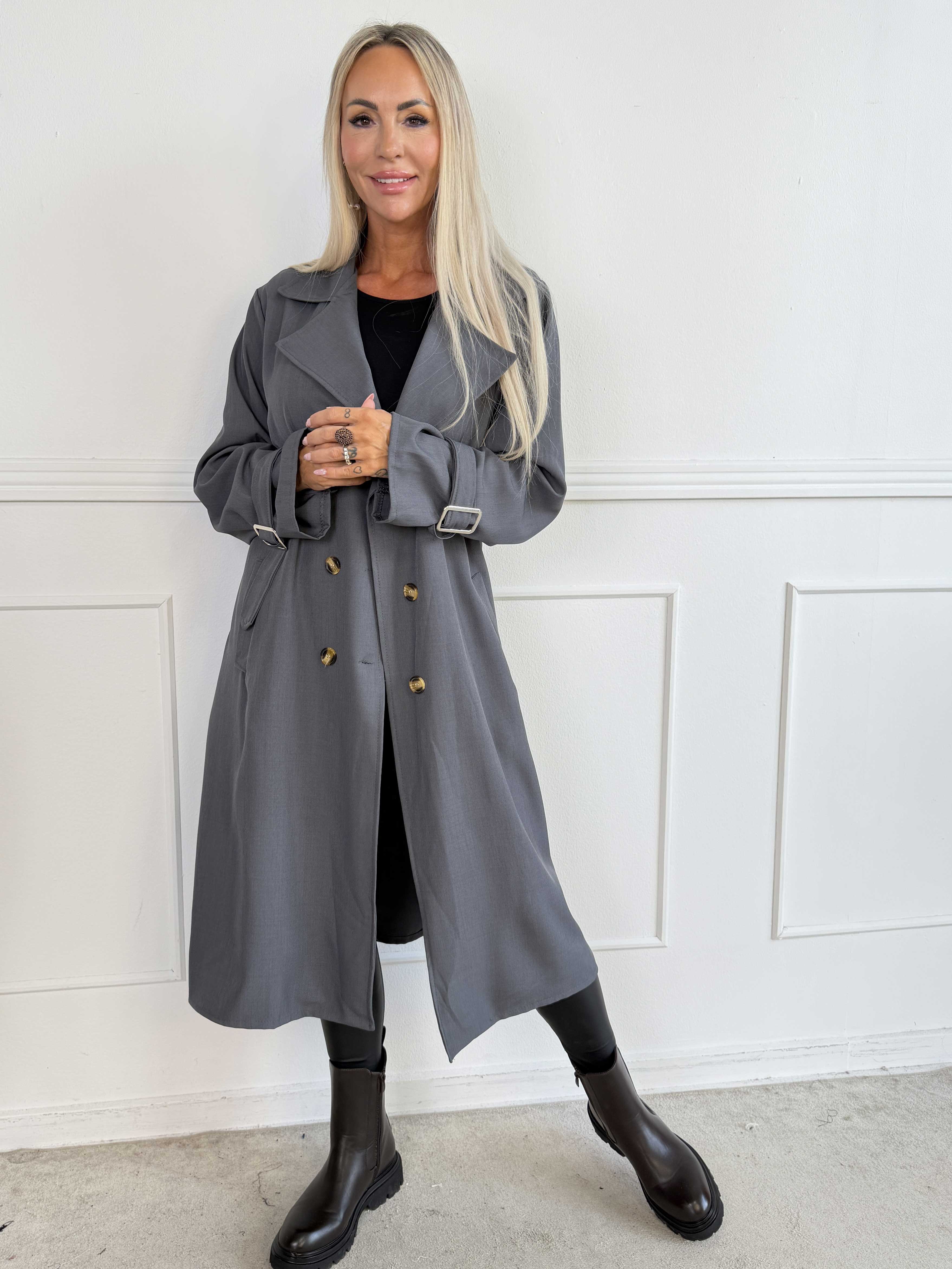 Sharpay 2.0 - Let plus size trenchcoat med bindebånd