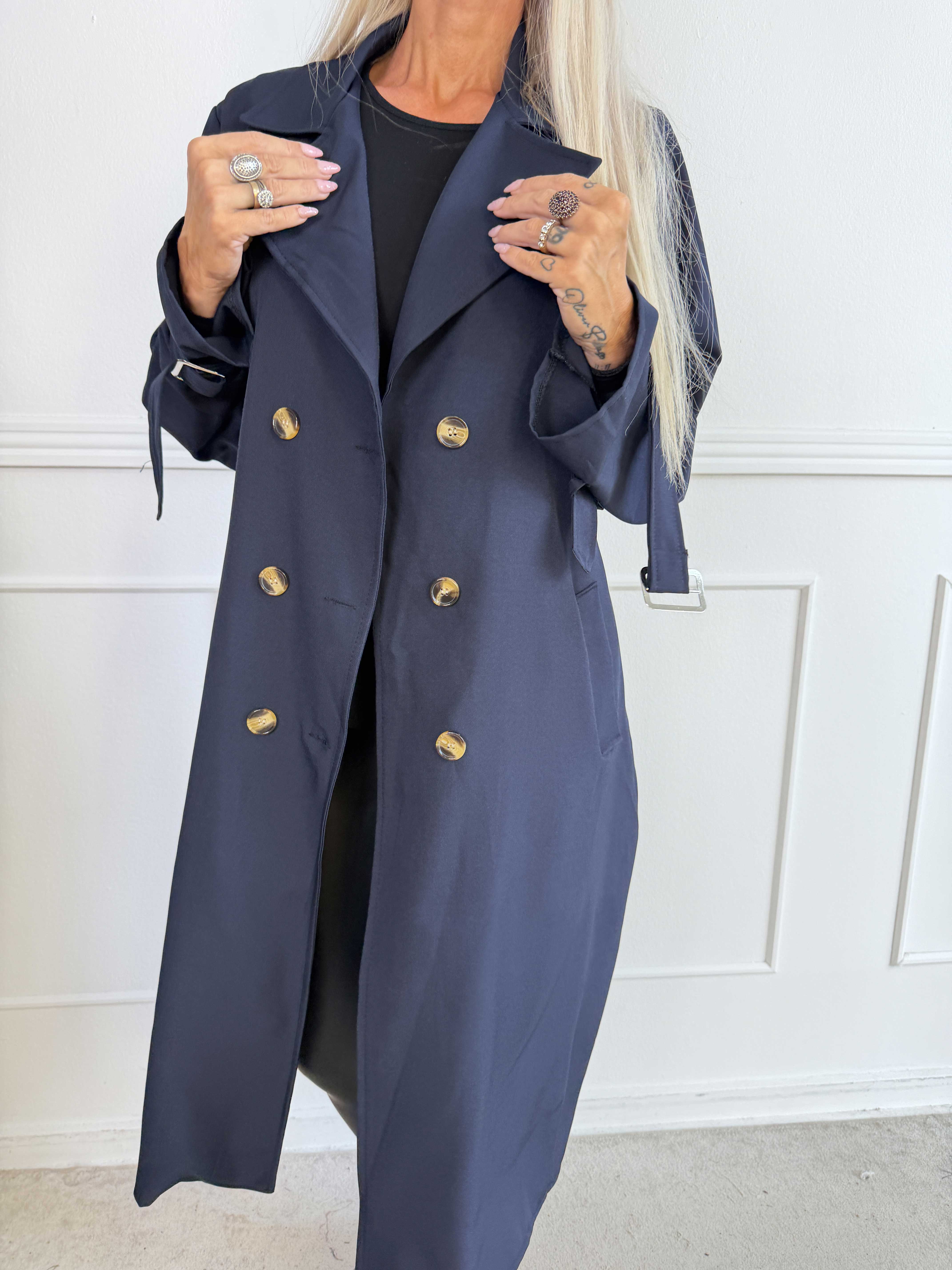 Sharpay 2.0 - Let plus size trenchcoat med bindebånd