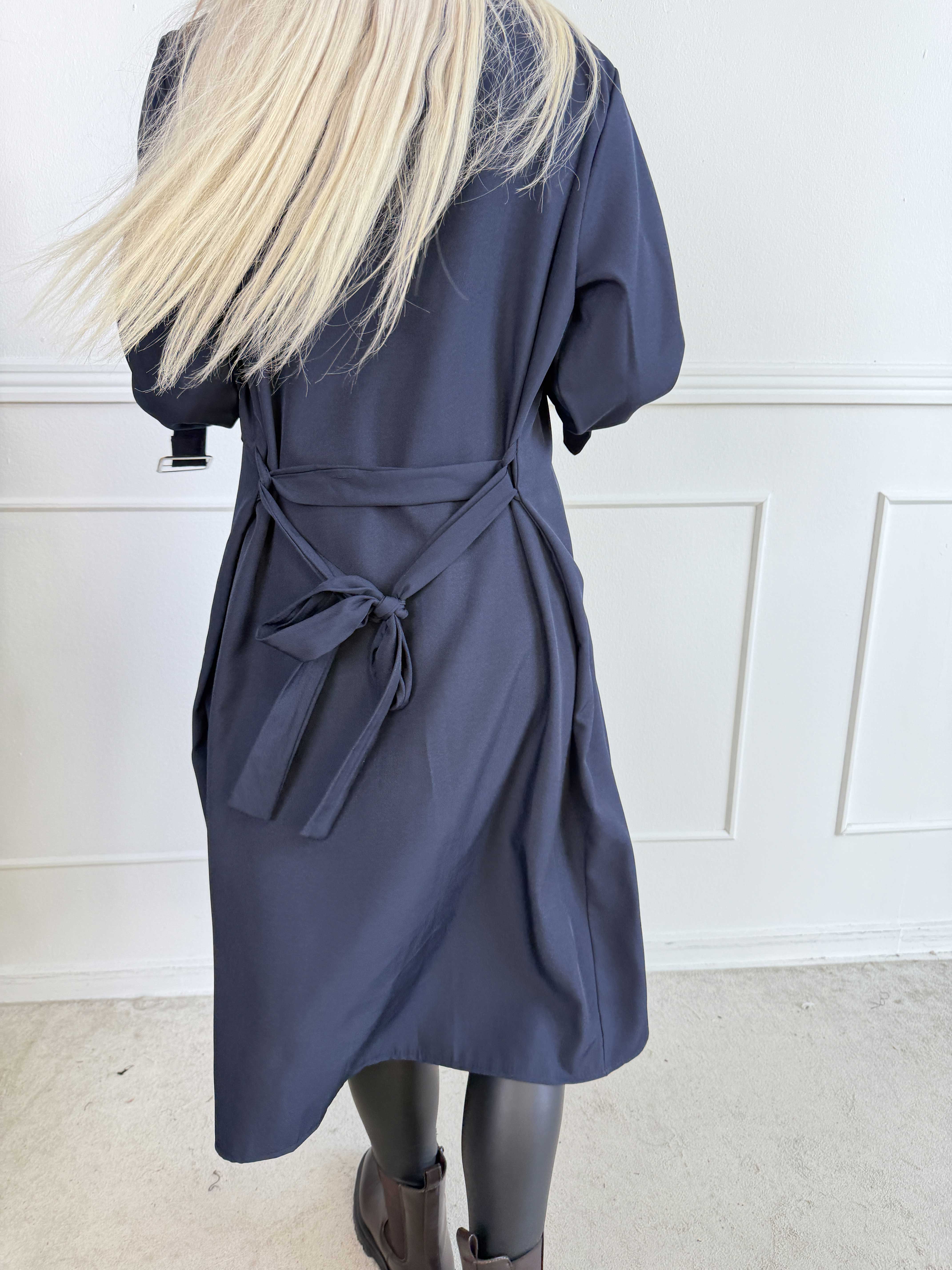 Sharpay 2.0 - Let trenchcoat med bindebånd