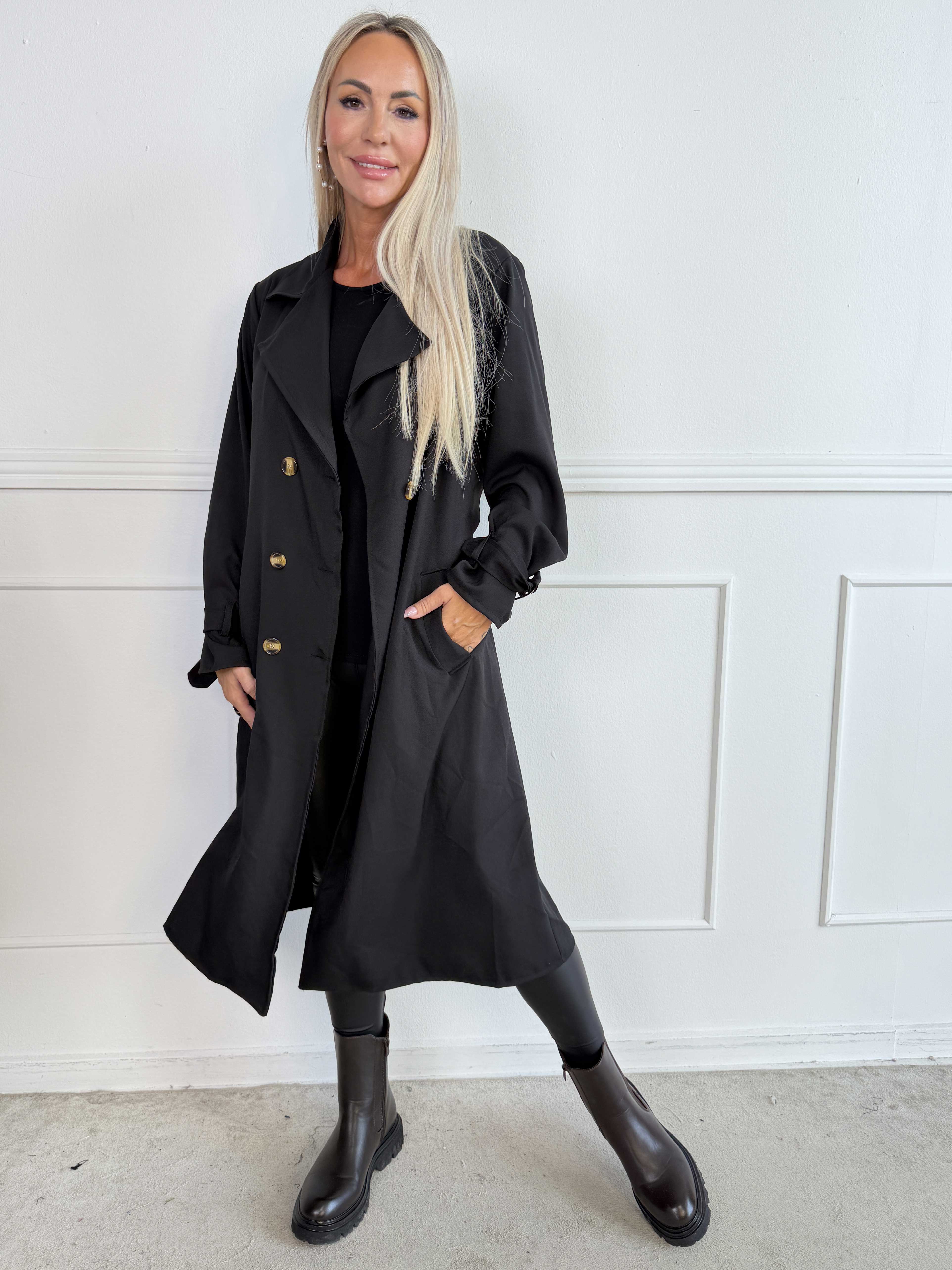 Sharpay 2.0 - Let trenchcoat med bindebånd