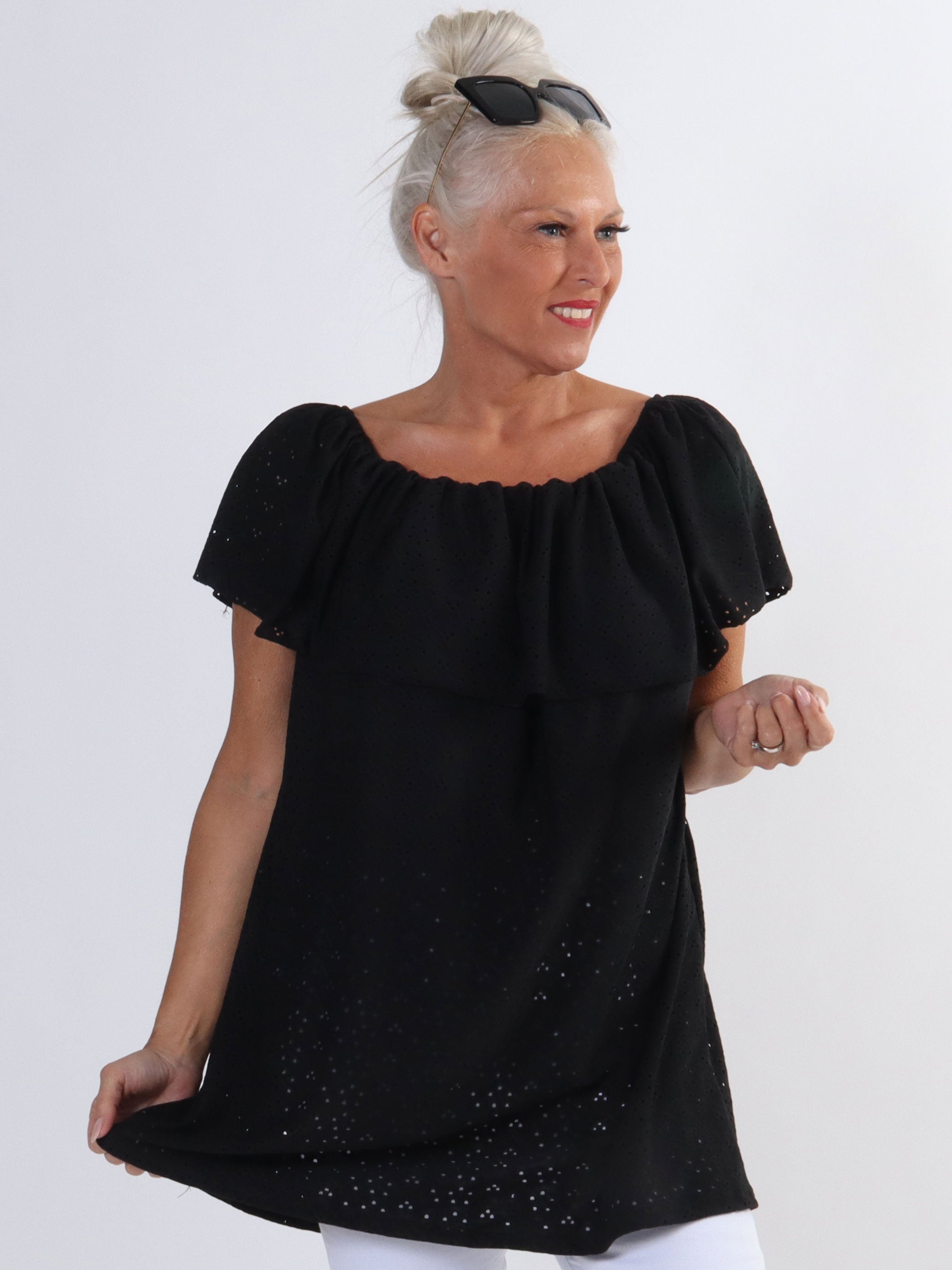 Sienna - Sød elastisk plus size tunika med broderie anglaise